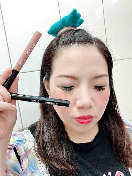 Make up for ever AQUA 24H防水眼影筆12.jpg