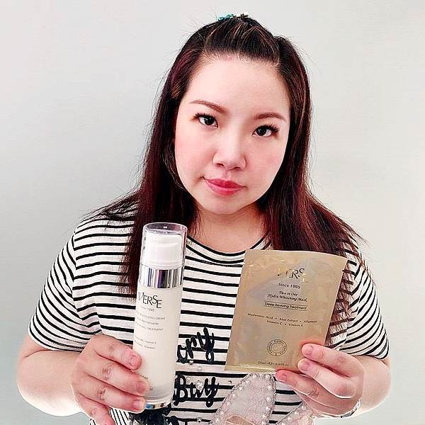 VERSE唯詩二合一水潤亮白面膜、唯詩全效雪亞脂賦活乳霜人物照5(正方形).jpg