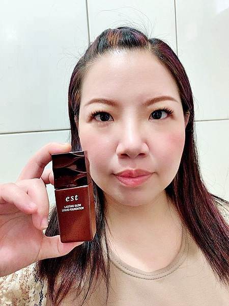 est嬡色緞光恆久粉底液22.jpg