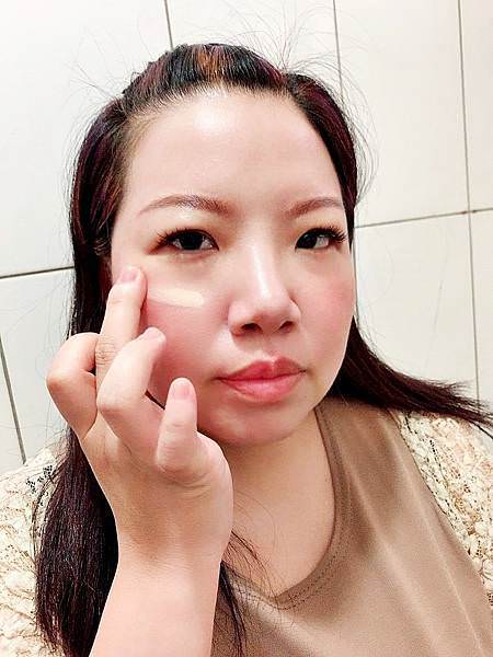 est嬡色緞光恆久粉底液19.jpg