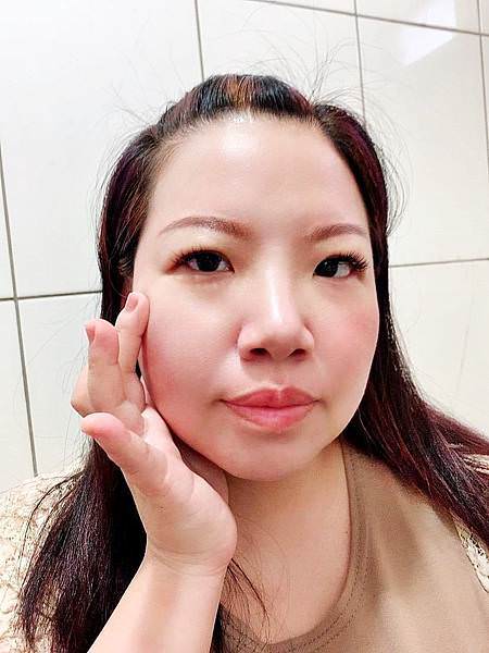 est嬡色緞光恆久粉底液18.jpg