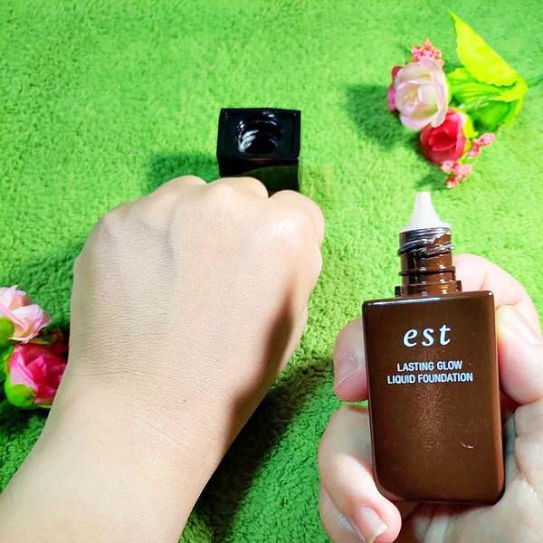 est嬡色緞光恆久粉底液15(正方形).jpg