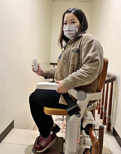 羅布森升降椅23.jpg