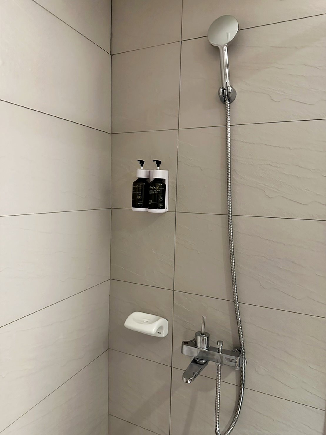 高雄鹽埕住宿|佑煦行旅Hotel Yoshi|距離「鹽埕埔站」步行5分鐘,鄰近駁二藝術特區之商務度假旅館入住心得分享 - 第16張圖 高雄鹽埕住宿|佑煦行旅Hotel Yoshi|距離「鹽埕埔站」步行5分鐘,鄰近駁二藝術特區之商務度假旅館入住心得分享