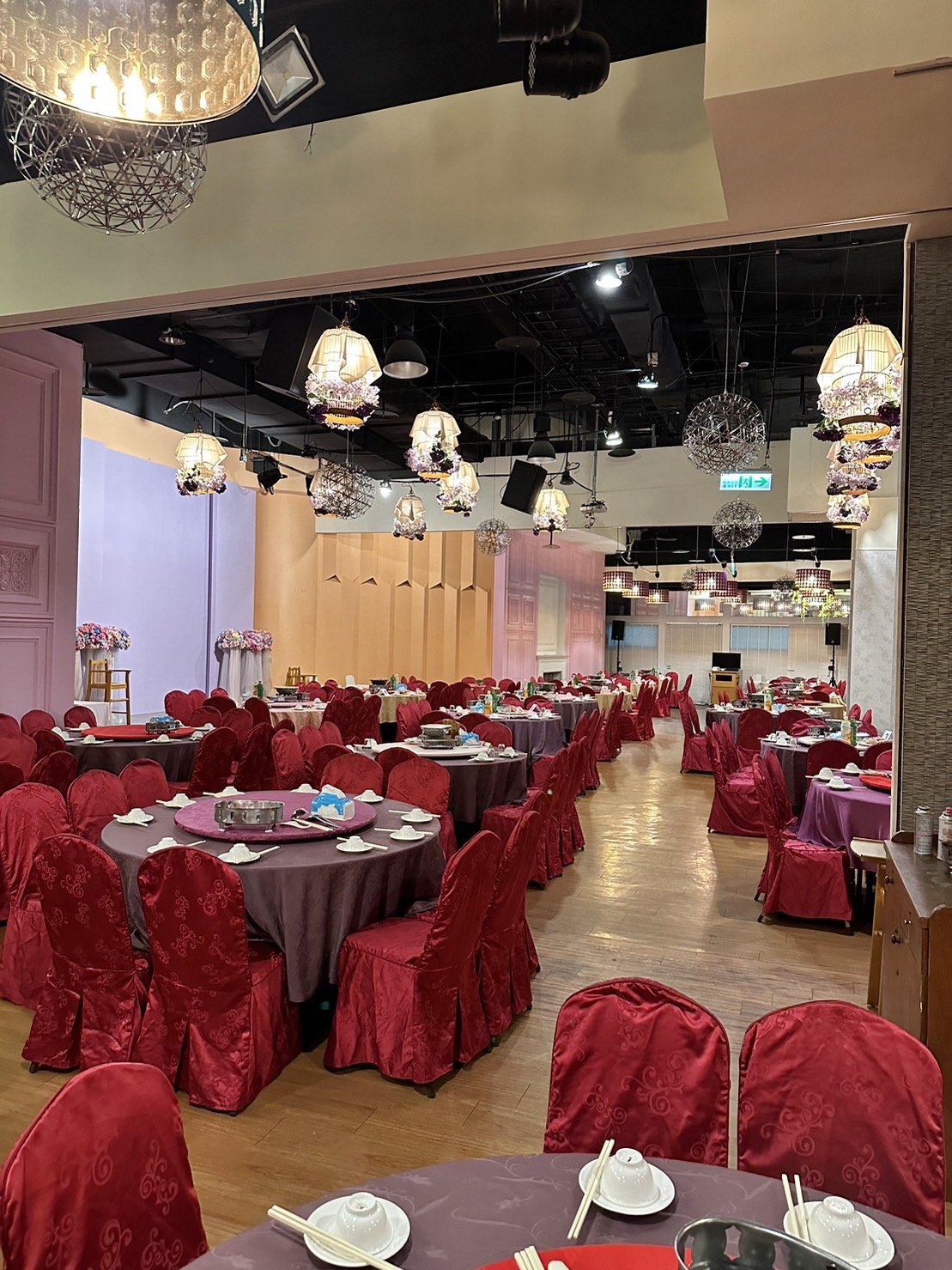 港式料理｜台南市仁德區 喜粵樓宴會餐廳｜佈置美輪美奐的台南婚宴場地，台南必吃白肉泡菜鍋之美食饗宴！