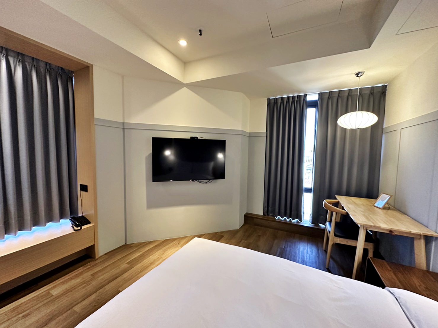 台中火車站住宿|葉綠宿.川閱|高樓層大空間景觀房眺望台中市景,使用高級名床床的世界一覺到天亮之川閱館入住心得分享 - 第13張圖 台中火車站住宿|葉綠宿.川閱|高樓層大空間景觀房眺望台中市景,使用高級名床床的世界一覺到天亮之川閱館入住心得分享