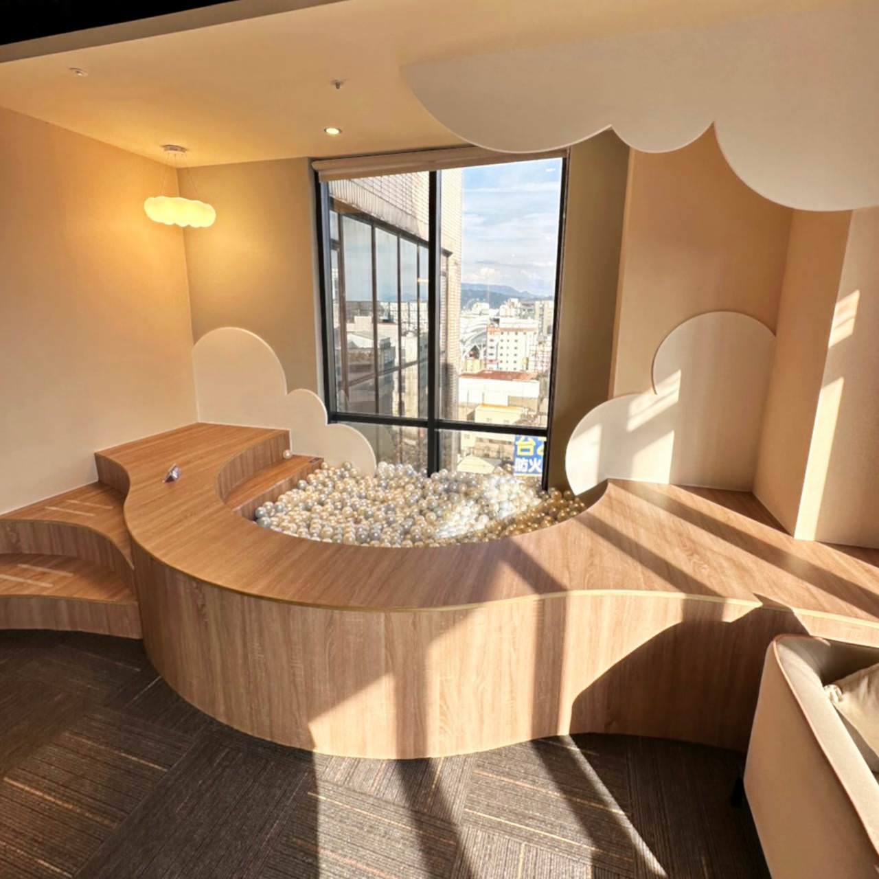 台中火車站住宿|葉綠宿.川閱|高樓層大空間景觀房眺望台中市景,使用高級名床床的世界一覺到天亮之川閱館入住心得分享 - 第6張圖 台中火車站住宿|葉綠宿.川閱|高樓層大空間景觀房眺望台中市景,使用高級名床床的世界一覺到天亮之川閱館入住心得分享