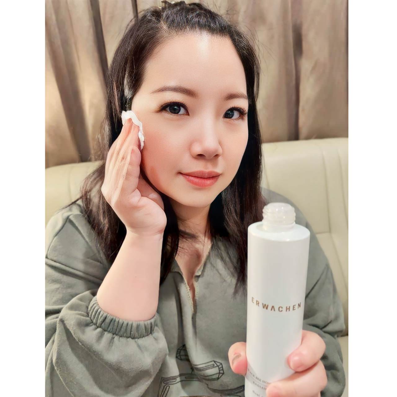 換季保養推薦|Erwachen醒寤黑蜂蜜玫瑰激光煥采活膚露|完美黃金油水比例,調理肌膚油水平衡! - 第7張圖 換季保養推薦|Erwachen醒寤黑蜂蜜玫瑰激光煥采活膚露|完美黃金油水比例,調理肌膚油水平衡!