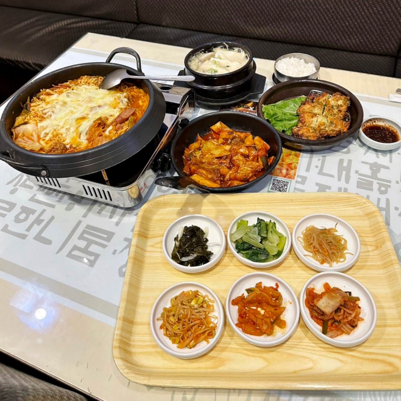 韓式料理|台中市北屯區 非常石鍋韓國料理|手工韓式小菜無限吃、韓式佈景、體驗韓服一秒到韓國,台中必吃韓式料理之美食饗宴! - 第8張圖 韓式料理|台中市北屯區 非常石鍋韓國料理|手工韓式小菜無限吃、韓式佈景、體驗韓服一秒到韓國,台中必吃韓式料理之美食饗宴!