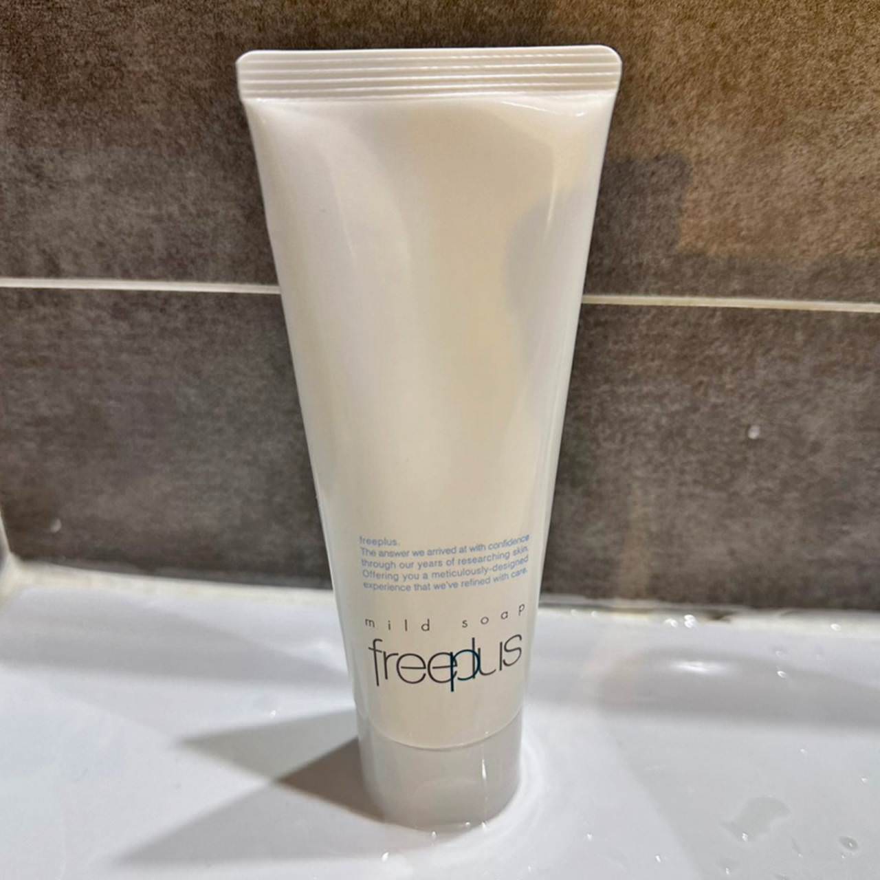 洗面乳推薦｜freeplus芙莉思溫和淨潤洗面乳｜洗完臉清爽不緊繃，接睫毛者安心使用之Freeplus溫和淨潤洗面乳開箱分享！