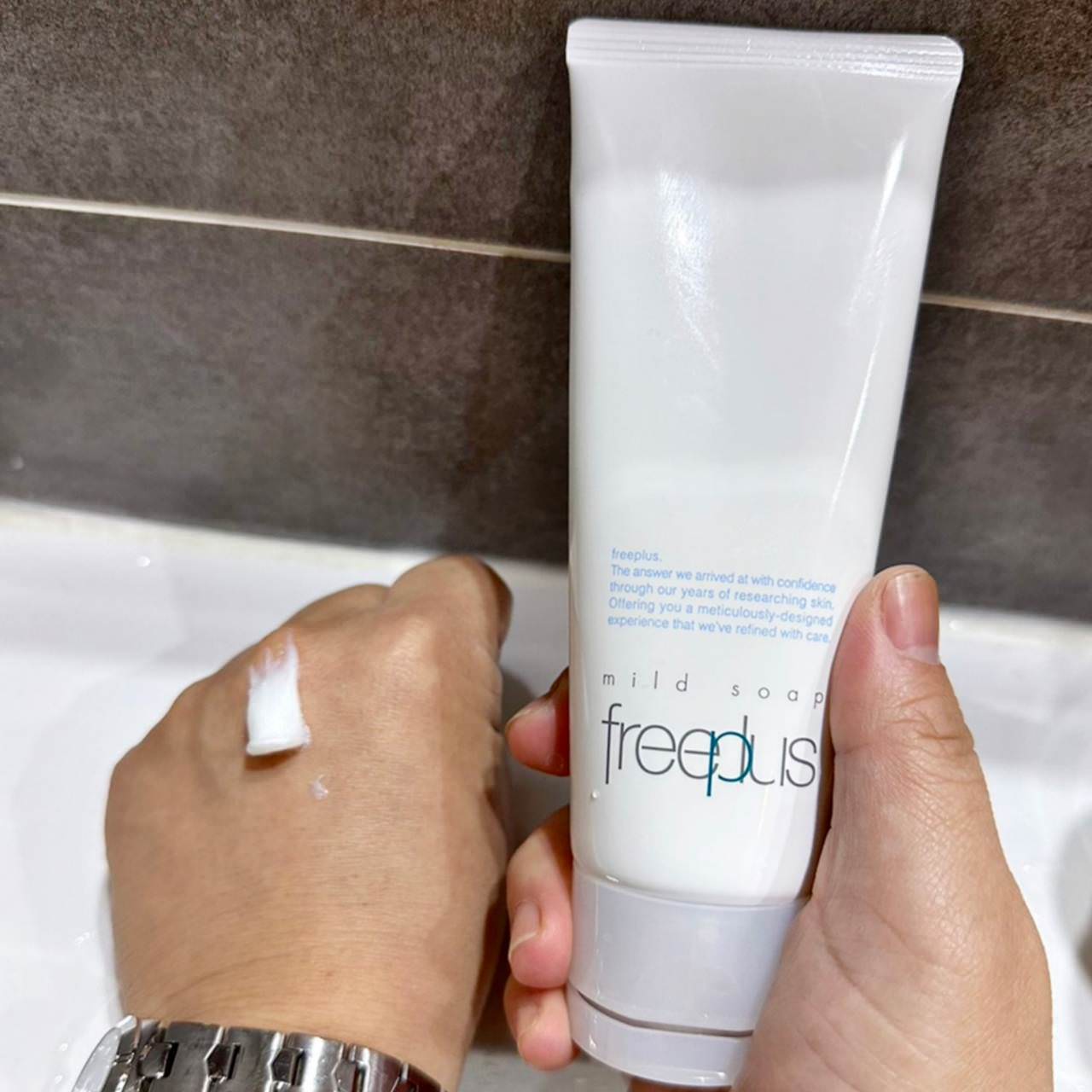 洗面乳推薦｜freeplus芙莉思溫和淨潤洗面乳｜洗完臉清爽不緊繃，接睫毛者安心使用之Freeplus溫和淨潤洗面乳開箱分享！