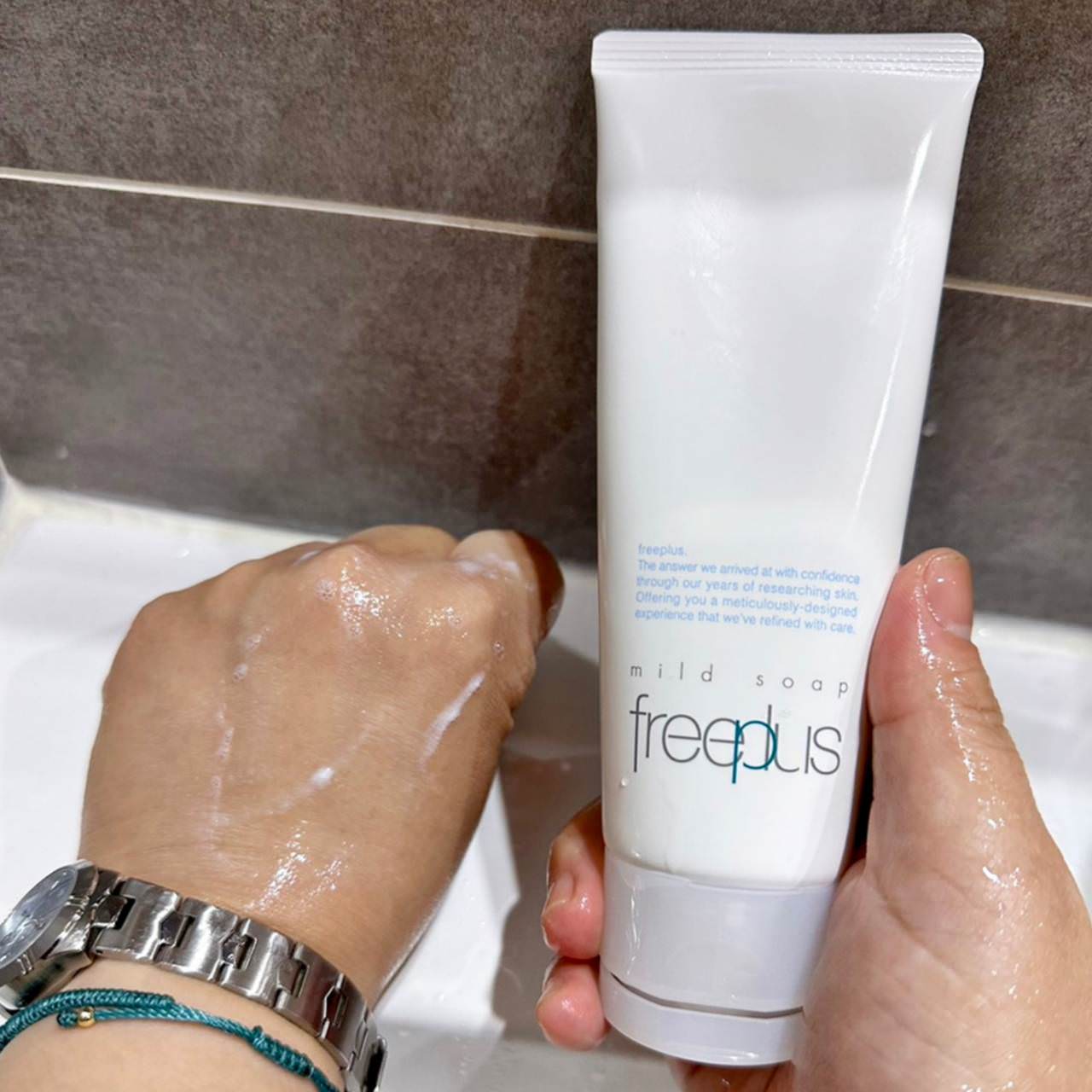 洗面乳推薦｜freeplus芙莉思溫和淨潤洗面乳｜洗完臉清爽不緊繃，接睫毛者安心使用之Freeplus溫和淨潤洗面乳開箱分享！