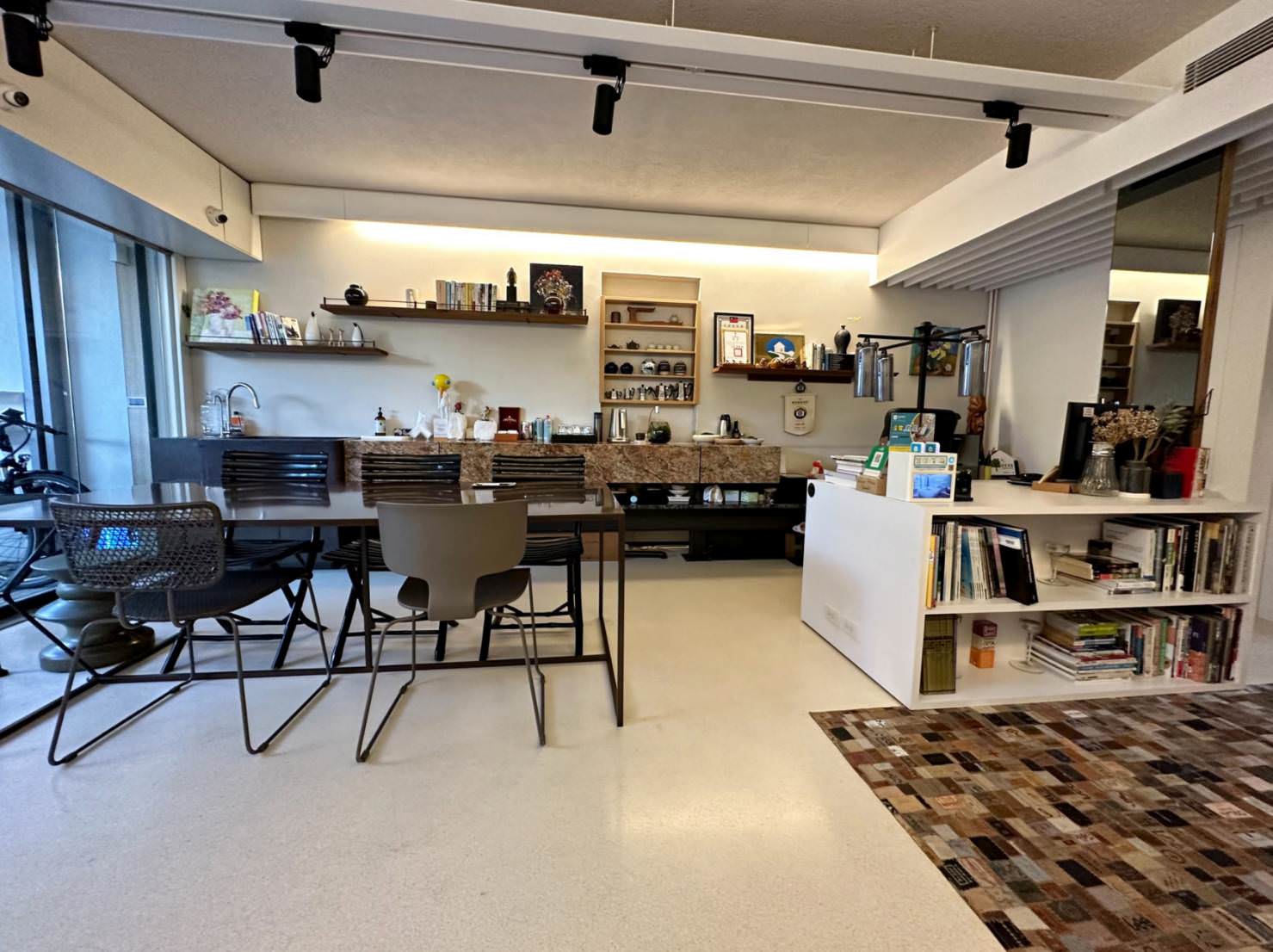 台南安平民宿｜台南安平南岸山‧綺民宿｜匠心獨具的安平包棟民宿，一天僅接待一組房客，盡情享受獨棟居住品質之南岸山‧綺民宿入住心得分享！