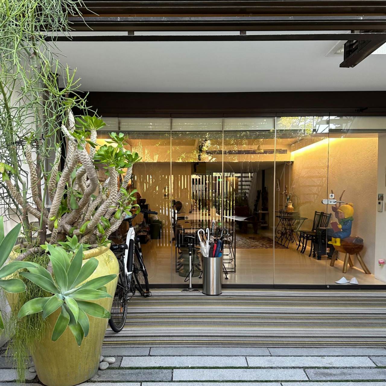 台南安平民宿｜台南安平南岸山‧綺民宿｜匠心獨具的安平包棟民宿，一天僅接待一組房客，盡情享受獨棟居住品質之南岸山‧綺民宿入住心得分享！