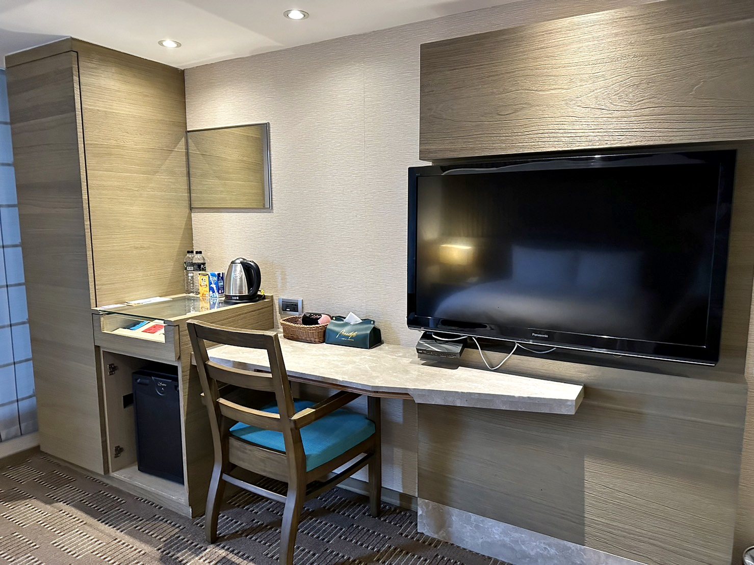 高雄火車站住宿｜高雄國際星辰旅館International Citizen Hotel｜距離「高雄火車站」車程5分鐘，鄰近三民夜市商圈，享受微醺時光之商務度假旅館入住心得分享