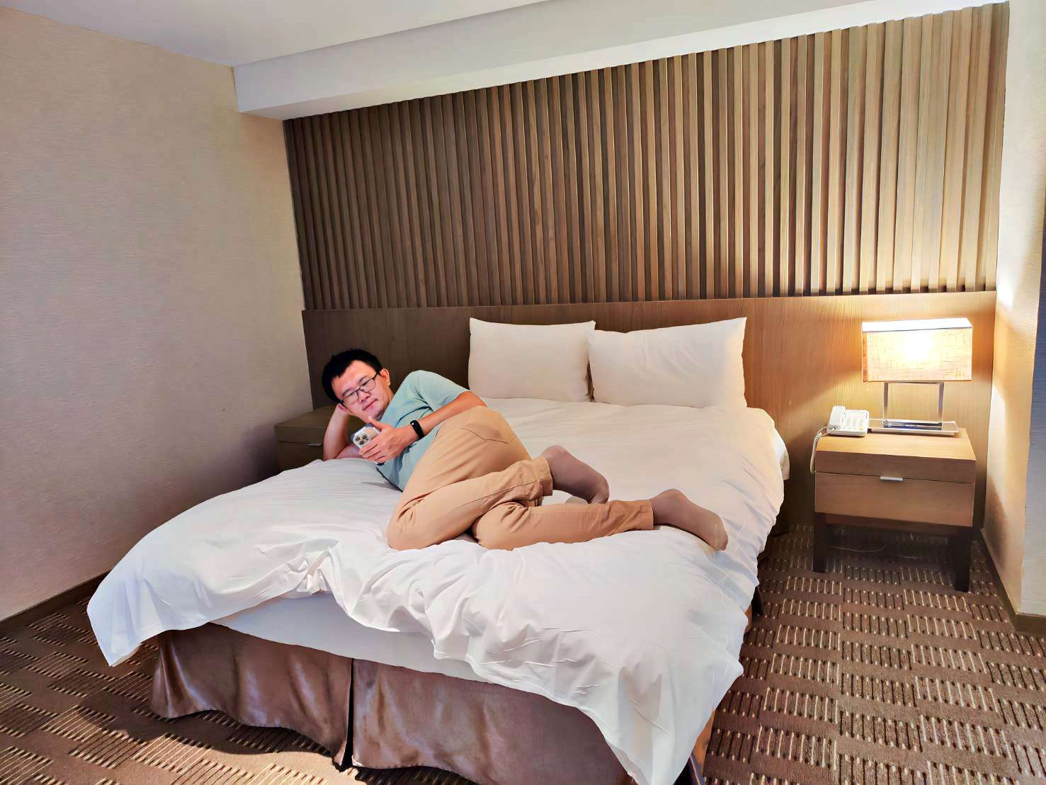 高雄火車站住宿｜高雄國際星辰旅館International Citizen Hotel｜距離「高雄火車站」車程5分鐘，鄰近三民夜市商圈，享受微醺時光之商務度假旅館入住心得分享