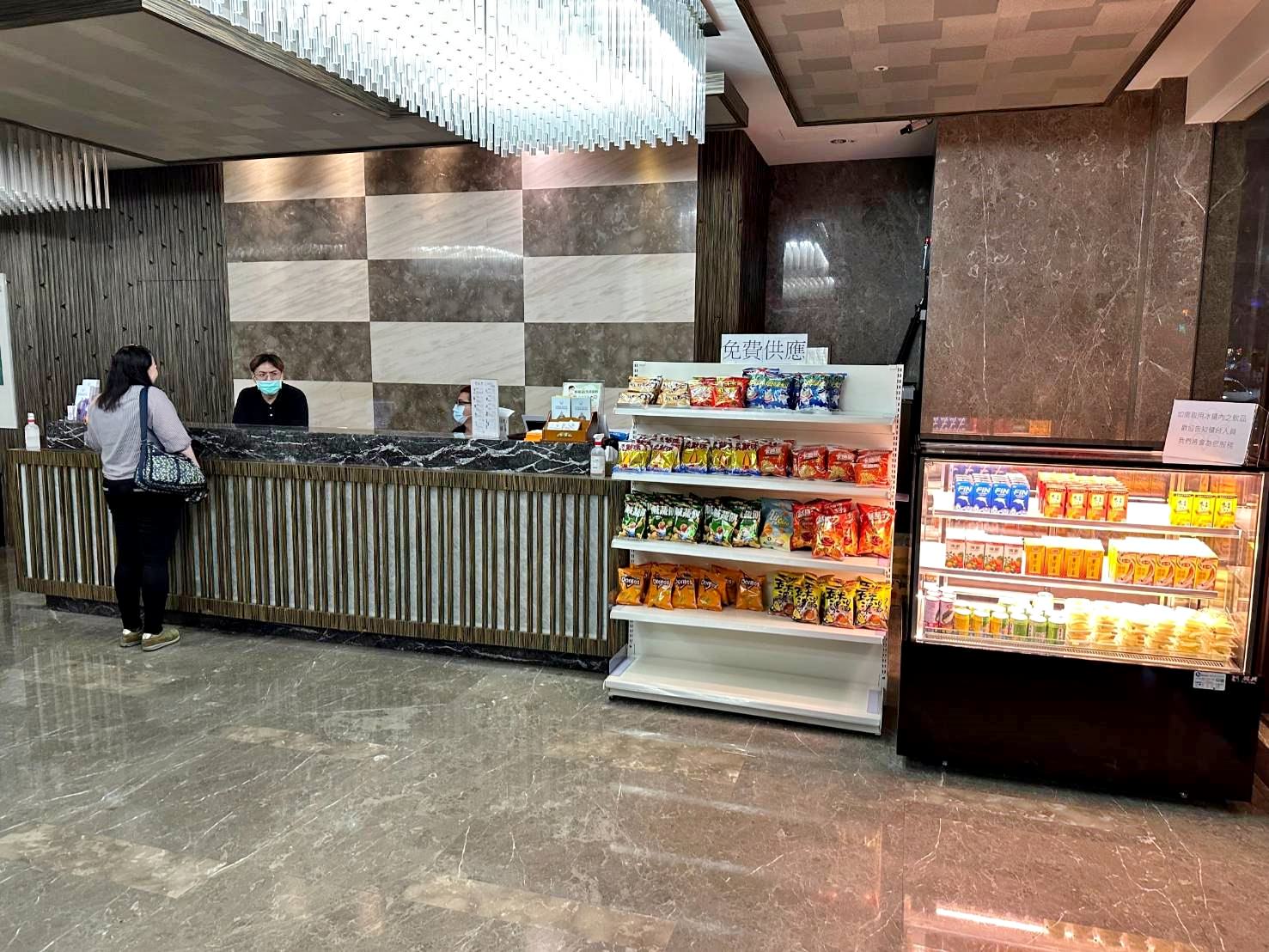 高雄火車站住宿｜高雄國際星辰旅館International Citizen Hotel｜距離「高雄火車站」車程5分鐘，鄰近三民夜市商圈，享受微醺時光之商務度假旅館入住心得分享