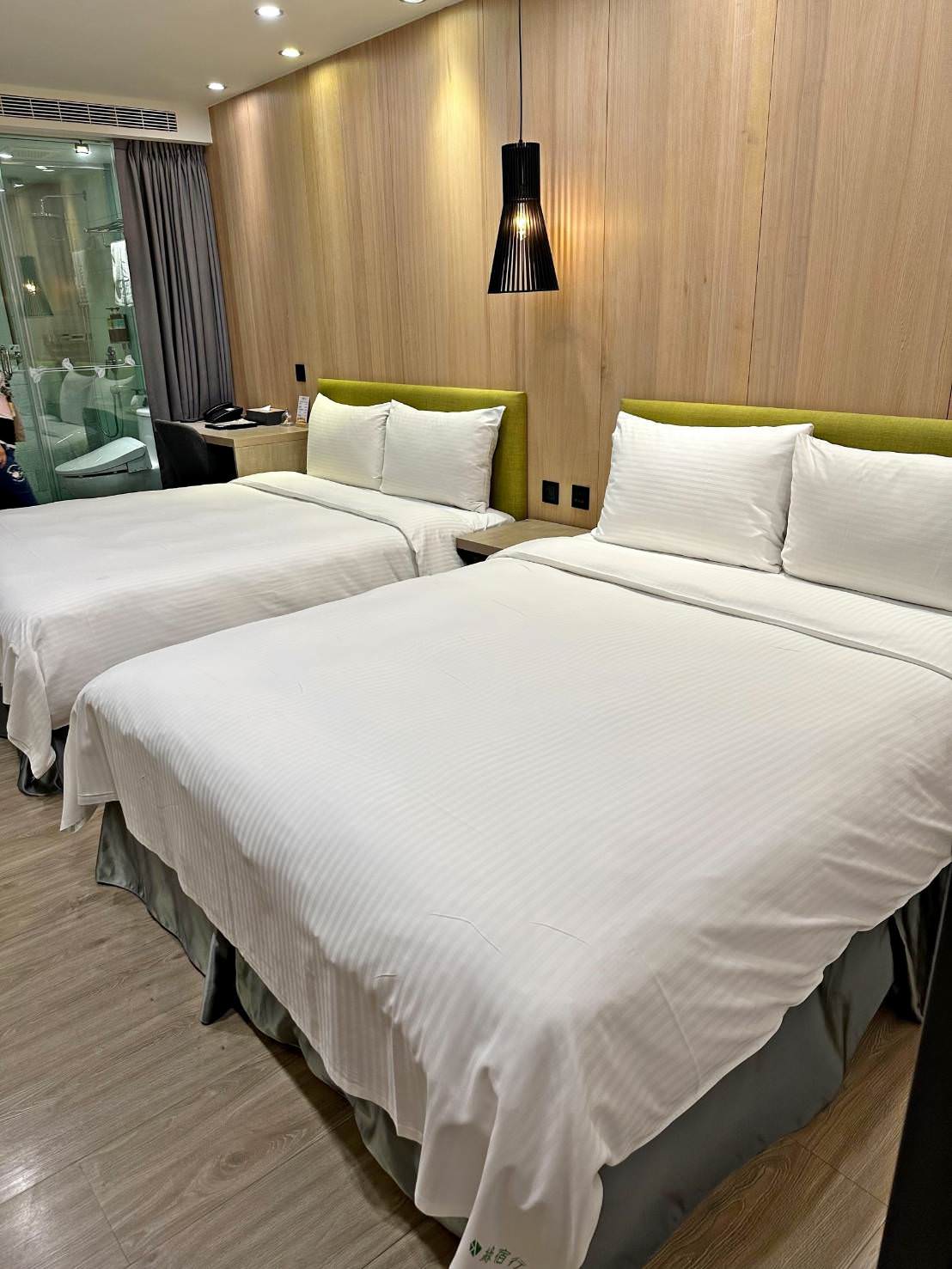 台中西區住宿推薦|綠宿行旅Green Hotel|心之光牆全台獨家室內煙火、戶外停車場與免費洗衣機,打造綠意迷人休憩空間之綠宿行旅入住心得分享! - 第30張圖 台中西區住宿推薦|綠宿行旅Green Hotel|心之光牆全台獨家室內煙火、戶外停車場與免費洗衣機,打造綠意迷人休憩空間之綠宿行旅入住心得分享!