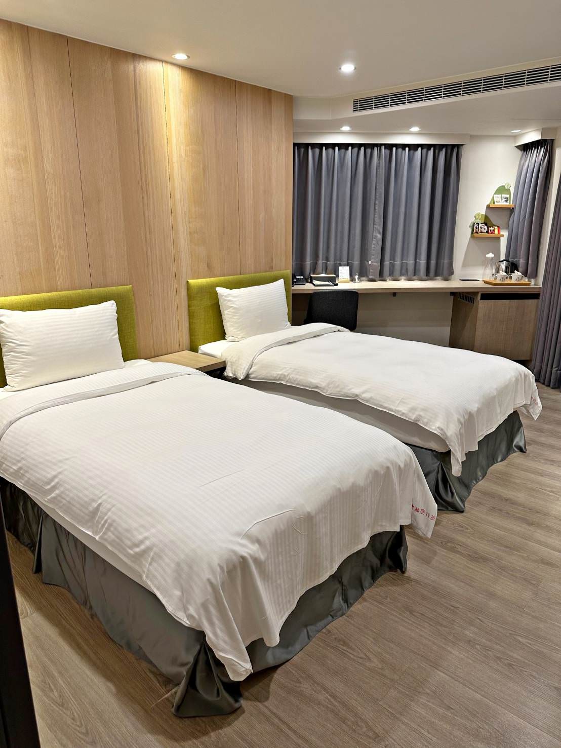 台中西區住宿推薦|綠宿行旅Green Hotel|心之光牆全台獨家室內煙火、戶外停車場與免費洗衣機,打造綠意迷人休憩空間之綠宿行旅入住心得分享! - 第26張圖 台中西區住宿推薦|綠宿行旅Green Hotel|心之光牆全台獨家室內煙火、戶外停車場與免費洗衣機,打造綠意迷人休憩空間之綠宿行旅入住心得分享!