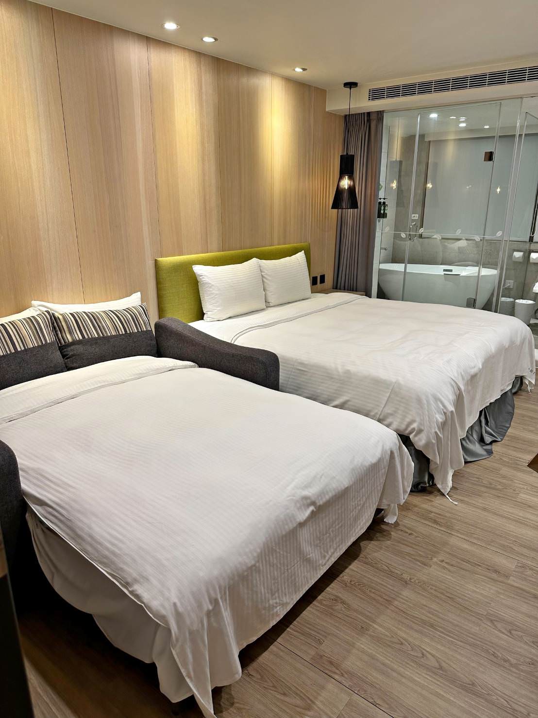 台中西區住宿推薦|綠宿行旅Green Hotel|心之光牆全台獨家室內煙火、戶外停車場與免費洗衣機,打造綠意迷人休憩空間之綠宿行旅入住心得分享! - 第28張圖 台中西區住宿推薦|綠宿行旅Green Hotel|心之光牆全台獨家室內煙火、戶外停車場與免費洗衣機,打造綠意迷人休憩空間之綠宿行旅入住心得分享!