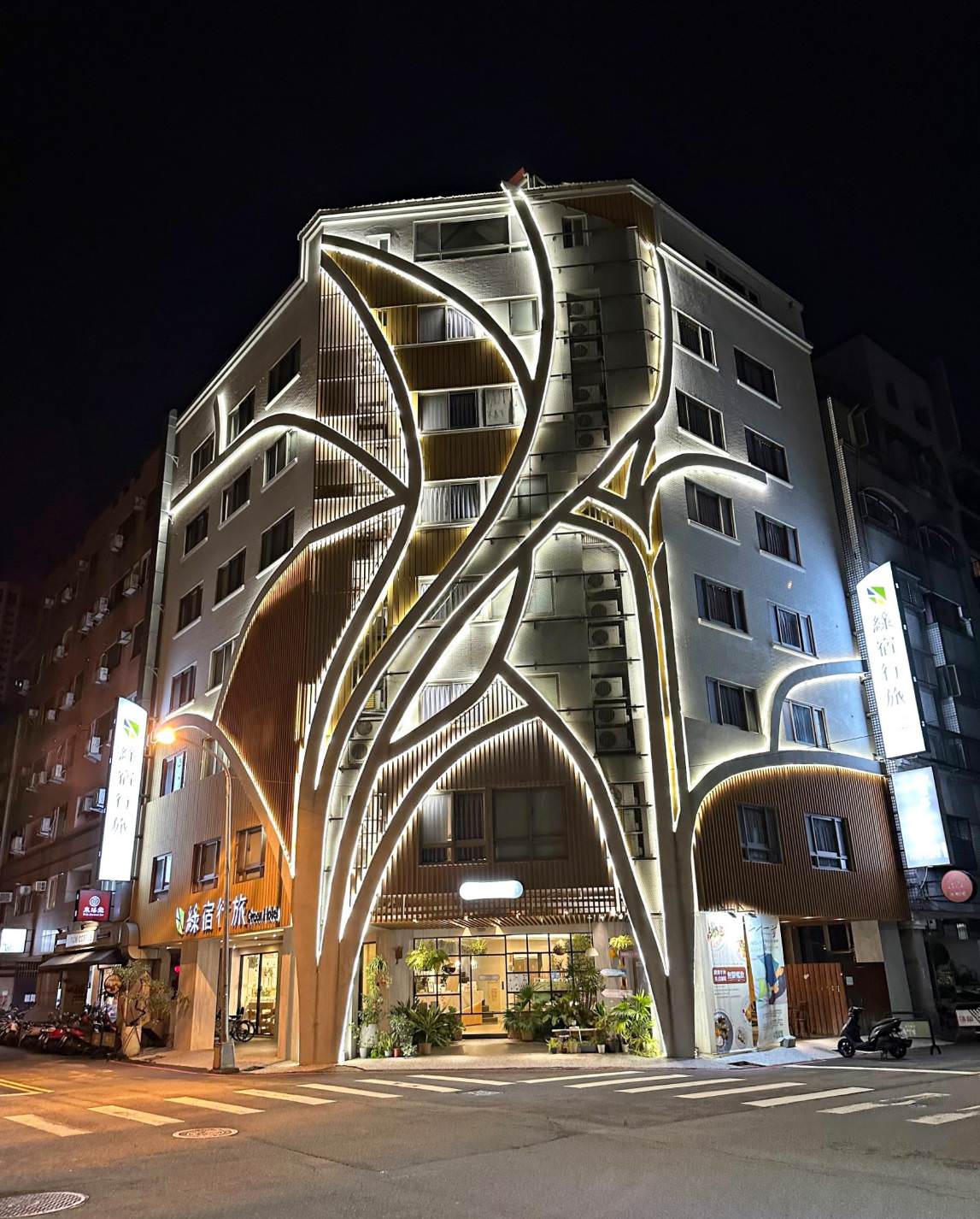 台中西區住宿推薦|綠宿行旅Green Hotel|心之光牆全台獨家室內煙火、戶外停車場與免費洗衣機,打造綠意迷人休憩空間之綠宿行旅入住心得分享! - 第89張圖 台中西區住宿推薦|綠宿行旅Green Hotel|心之光牆全台獨家室內煙火、戶外停車場與免費洗衣機,打造綠意迷人休憩空間之綠宿行旅入住心得分享!