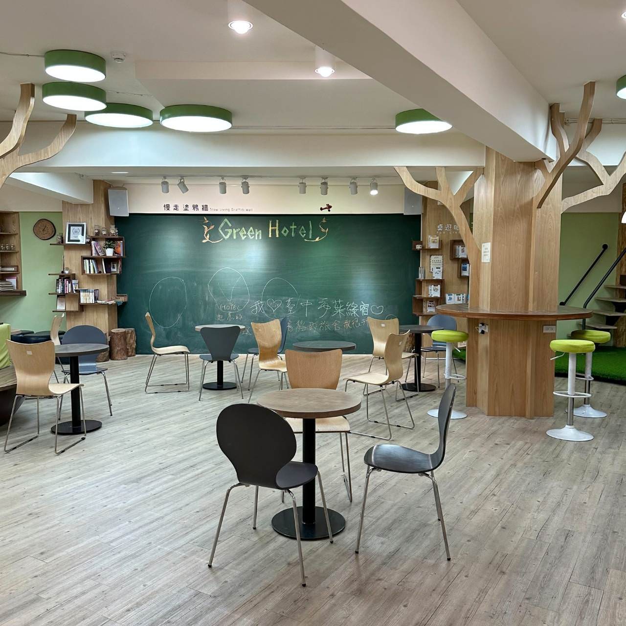 台中西屯區住宿推薦|台中逢甲住宿.葉綠宿旅館Green Hotel|室內就能享受採光、綠意與日光窗景,距離逢甲夜市步行不到5分鐘,吃喝玩樂生活機能方便之逢甲葉綠宿旅館入住心得分享! - 第39張圖 台中西屯區住宿推薦|台中逢甲住宿.葉綠宿旅館Green Hotel|室內就能享受採光、綠意與日光窗景,距離逢甲夜市步行不到5分鐘,吃喝玩樂生活機能方便之逢甲葉綠宿旅館入住心得分享!