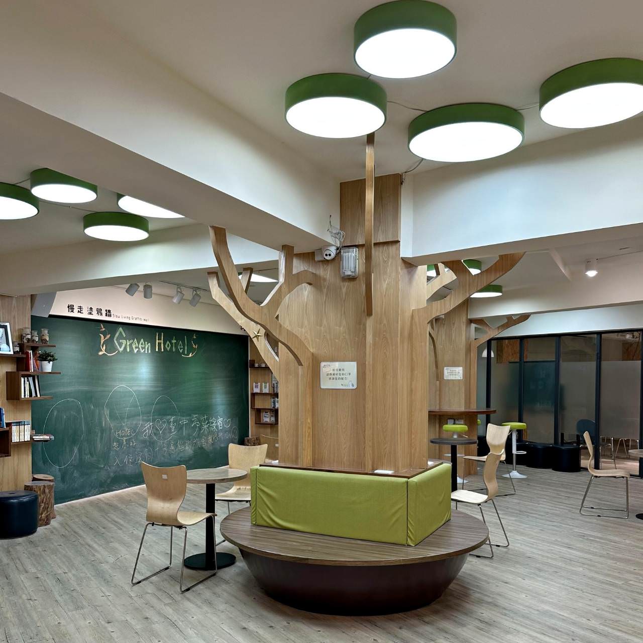 台中西屯區住宿推薦|台中逢甲住宿.葉綠宿旅館Green Hotel|室內就能享受採光、綠意與日光窗景,距離逢甲夜市步行不到5分鐘,吃喝玩樂生活機能方便之逢甲葉綠宿旅館入住心得分享! - 第40張圖 台中西屯區住宿推薦|台中逢甲住宿.葉綠宿旅館Green Hotel|室內就能享受採光、綠意與日光窗景,距離逢甲夜市步行不到5分鐘,吃喝玩樂生活機能方便之逢甲葉綠宿旅館入住心得分享!