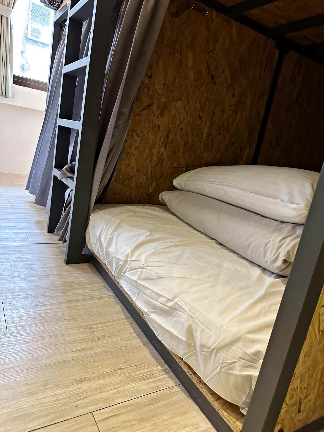 台中市西屯區住宿推薦｜台中逢甲住宿．葉綠宿旅館Green Hotel｜步行逢甲夜市，電梯豪華四人房一泊一食，逢甲吃喝玩樂、生活機能便利入住心得分享！