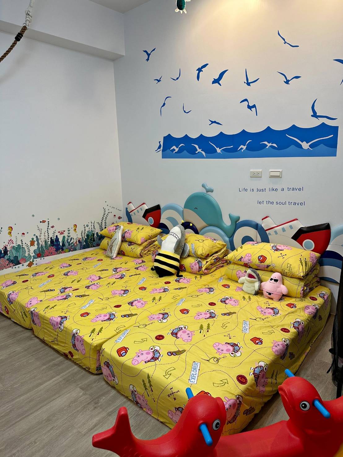 台中后里區親子民宿推薦｜風自然親子時尚旅宿｜鄰近麗寶樂園，戶外大型停車場、點心區全天免費供應，多種親子主題房型，住到流連忘返之后麗安心親子時尚旅宿入住心得分享！