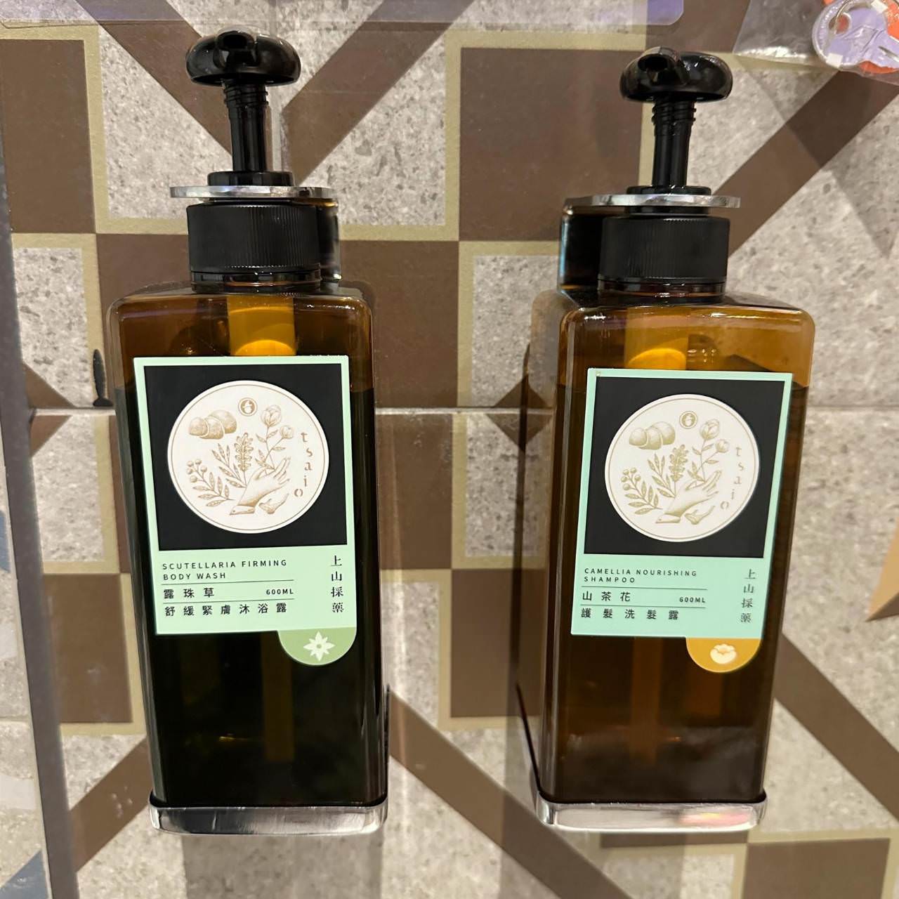 台中后里區親子民宿推薦｜風自然親子時尚旅宿｜鄰近麗寶樂園，戶外大型停車場、點心區全天免費供應，多種親子主題房型，住到流連忘返之后麗安心親子時尚旅宿入住心得分享！