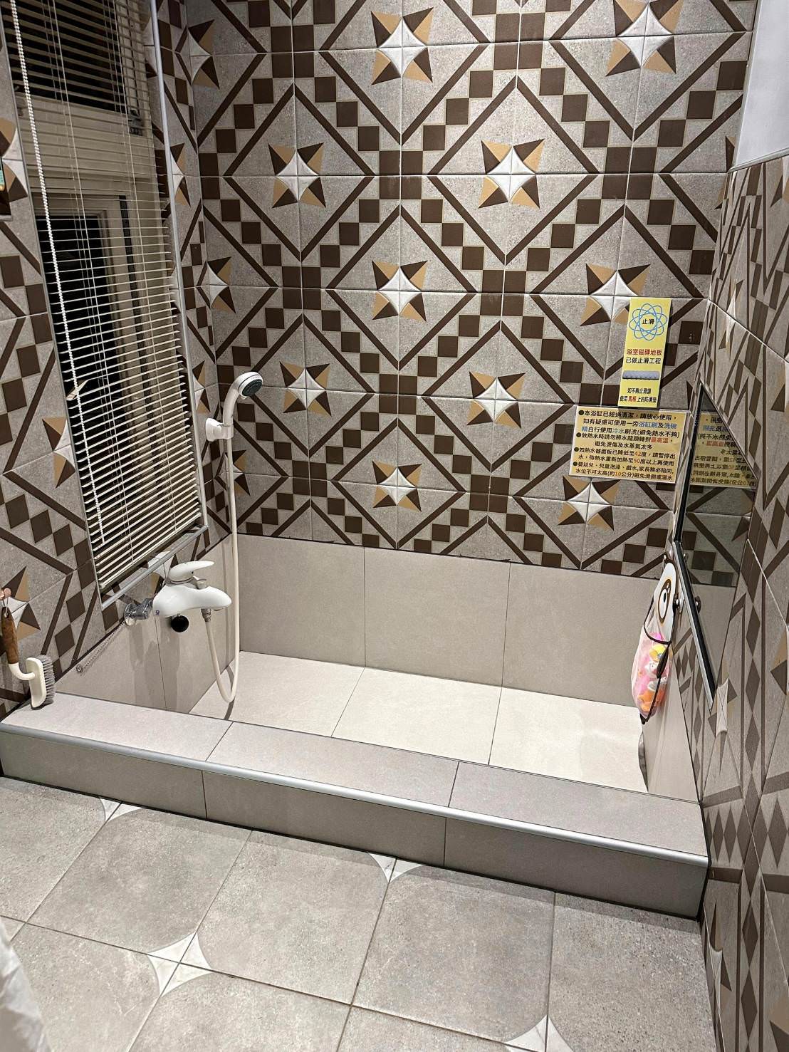 台中后里區親子民宿推薦｜風自然親子時尚旅宿｜鄰近麗寶樂園，戶外大型停車場、點心區全天免費供應，多種親子主題房型，住到流連忘返之后麗安心親子時尚旅宿入住心得分享！