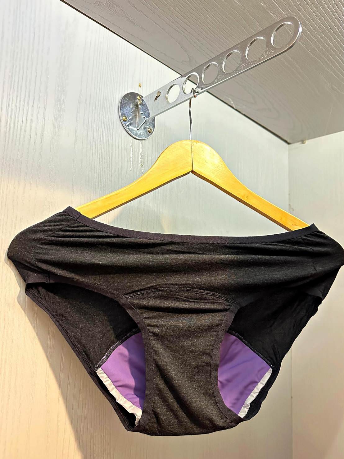 環保月亮褲®推薦｜谷慕慕GoMoond吸血月亮褲®｜台灣第一件吸血內褲，悶熱感消失無影無蹤之簡約日用中腰吸血月亮褲®開箱分享！