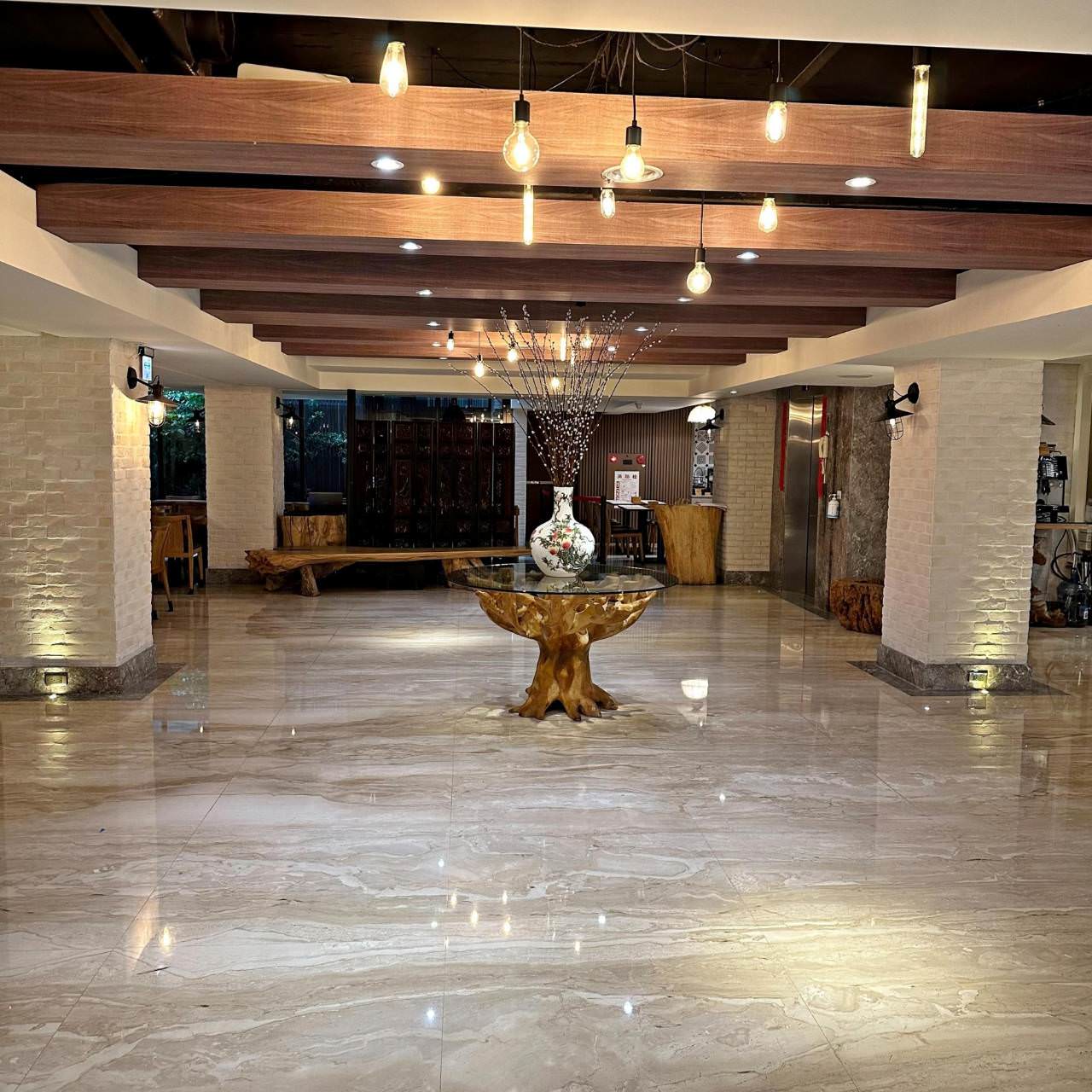 嘉義文化路夜市住宿|蘭桂坊花園酒店|緊臨文化路觀光夜市,自助式早餐吃到飽美味浮誇,體驗慵懶舒適的放鬆氛圍之蘭桂坊花園酒店入住心得分享! - 第22張圖 嘉義文化路夜市住宿|蘭桂坊花園酒店|緊臨文化路觀光夜市,自助式早餐吃到飽美味浮誇,體驗慵懶舒適的放鬆氛圍之蘭桂坊花園酒店入住心得分享!