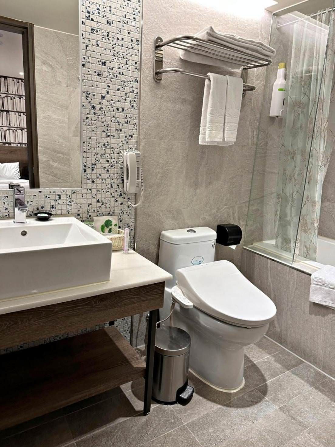 嘉義文化路夜市住宿|蘭桂坊花園酒店|緊臨文化路觀光夜市,自助式早餐吃到飽美味浮誇,體驗慵懶舒適的放鬆氛圍之蘭桂坊花園酒店入住心得分享! - 第44張圖 嘉義文化路夜市住宿|蘭桂坊花園酒店|緊臨文化路觀光夜市,自助式早餐吃到飽美味浮誇,體驗慵懶舒適的放鬆氛圍之蘭桂坊花園酒店入住心得分享!