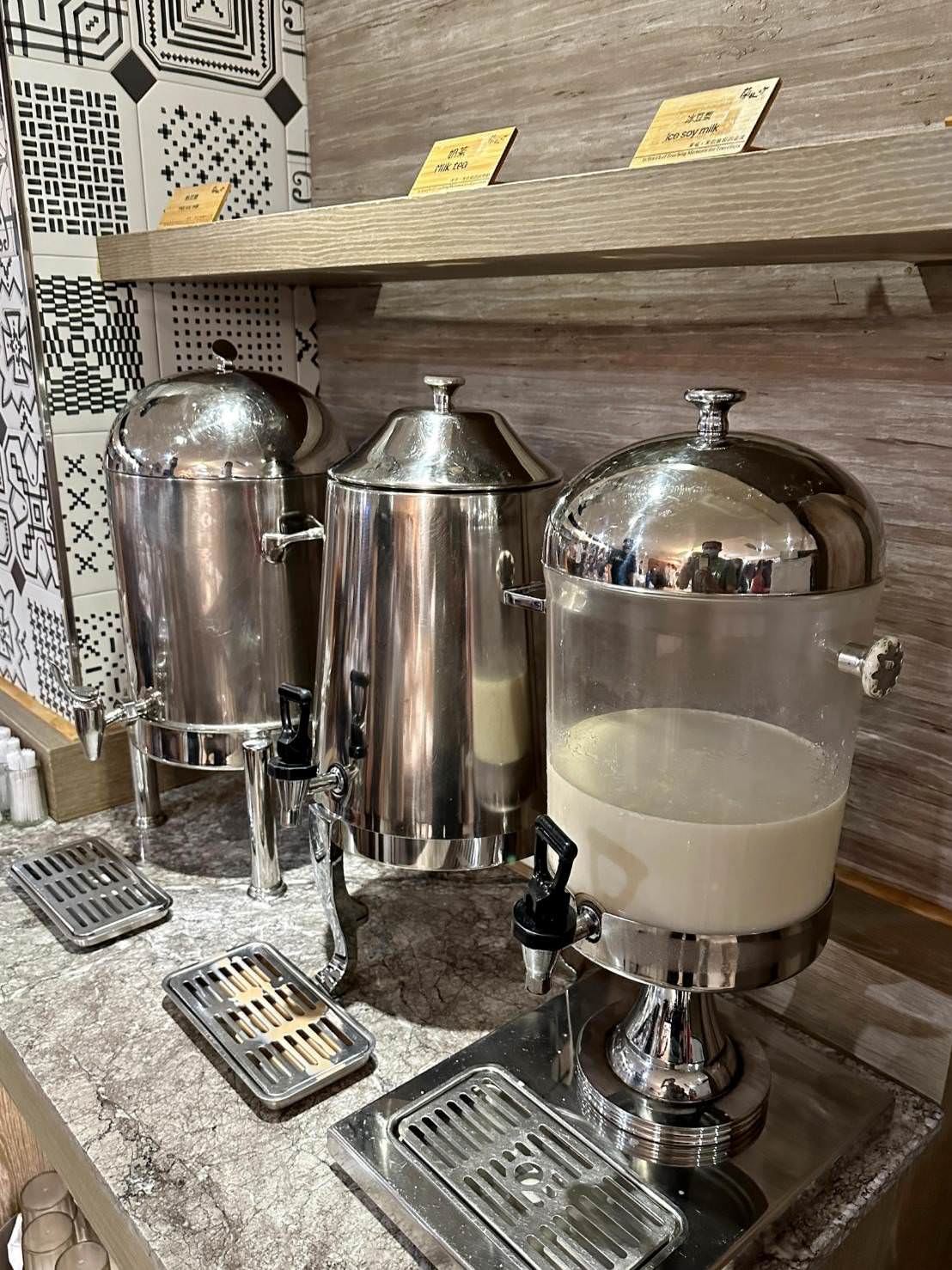 嘉義文化路夜市住宿|蘭桂坊花園酒店|緊臨文化路觀光夜市,自助式早餐吃到飽美味浮誇,體驗慵懶舒適的放鬆氛圍之蘭桂坊花園酒店入住心得分享! - 第37張圖 嘉義文化路夜市住宿|蘭桂坊花園酒店|緊臨文化路觀光夜市,自助式早餐吃到飽美味浮誇,體驗慵懶舒適的放鬆氛圍之蘭桂坊花園酒店入住心得分享!