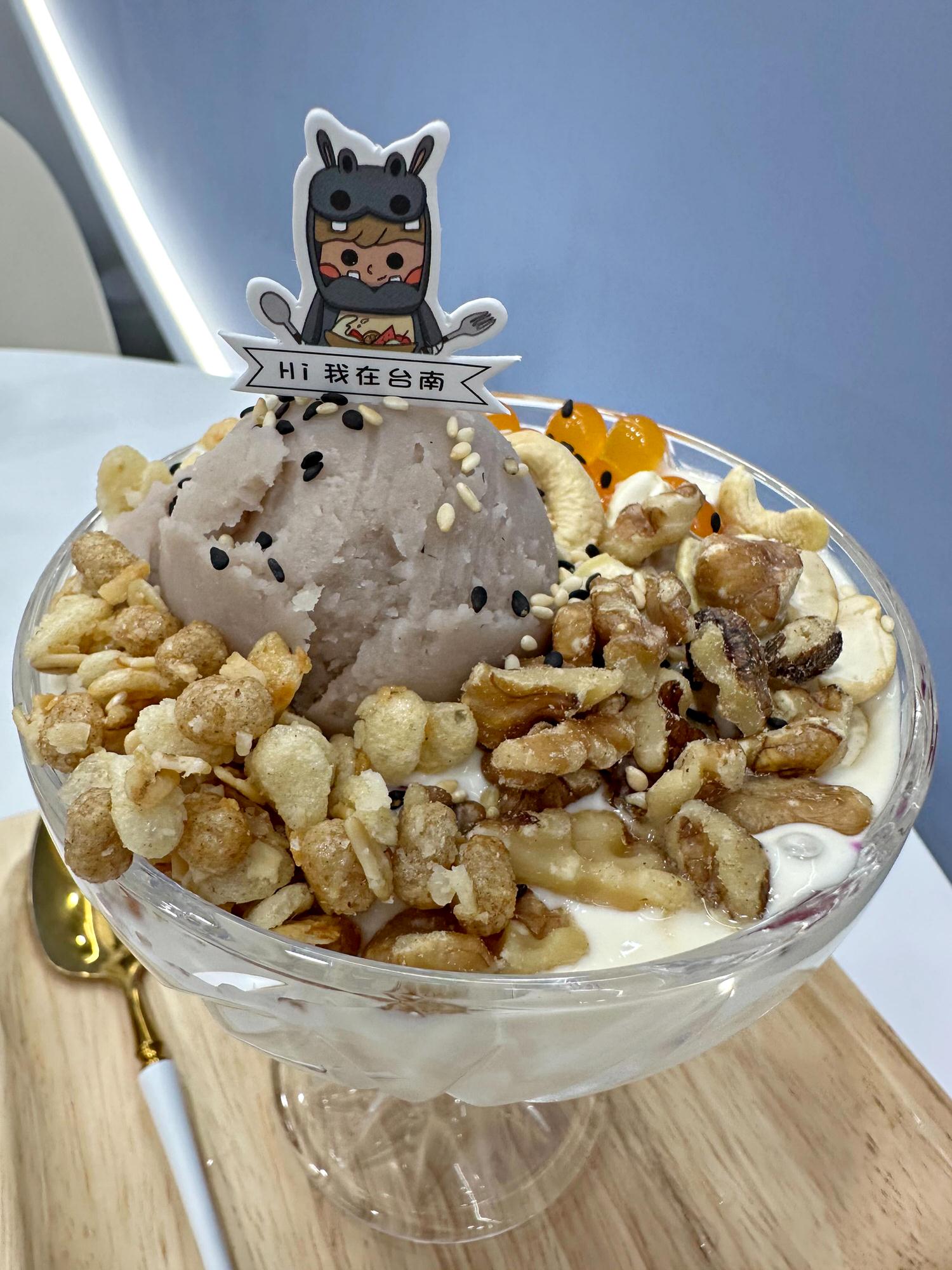 台南創意料理｜台南中西區Buy a goods百合穀室西門創始店｜自選酸奶水果撈口味，好吃又好看的酸奶、水果與穀物之美食饗宴！