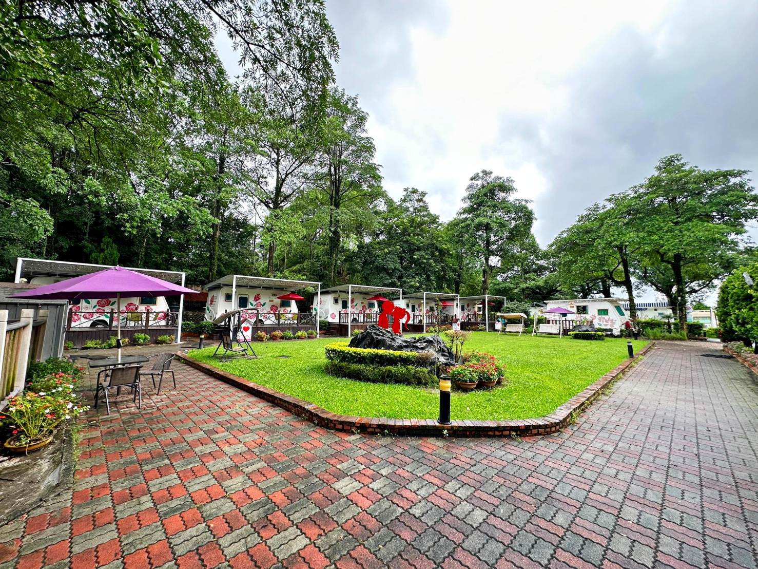 嘉義縣中埔鄉住宿推薦|詩情花園渡假村露營車—阿里山下|離嘉義市僅20分鐘車程,豪華露營車內有衛浴,遠離都市塵囂,體驗不同凡響的住宿之露營車入住心得分享! - 第8張圖 嘉義縣中埔鄉住宿推薦|詩情花園渡假村露營車—阿里山下|離嘉義市僅20分鐘車程,豪華露營車內有衛浴,遠離都市塵囂,體驗不同凡響的住宿之露營車入住心得分享!