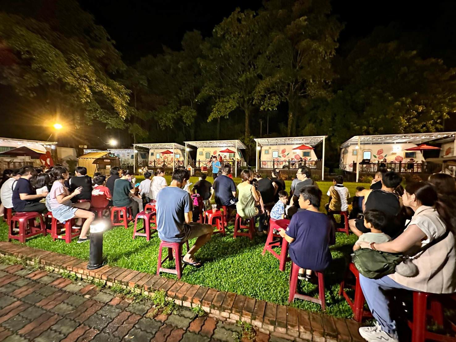 嘉義縣中埔鄉住宿推薦|詩情花園渡假村露營車—阿里山下|離嘉義市僅20分鐘車程,豪華露營車內有衛浴,遠離都市塵囂,體驗不同凡響的住宿之露營車入住心得分享! - 第31張圖 嘉義縣中埔鄉住宿推薦|詩情花園渡假村露營車—阿里山下|離嘉義市僅20分鐘車程,豪華露營車內有衛浴,遠離都市塵囂,體驗不同凡響的住宿之露營車入住心得分享!