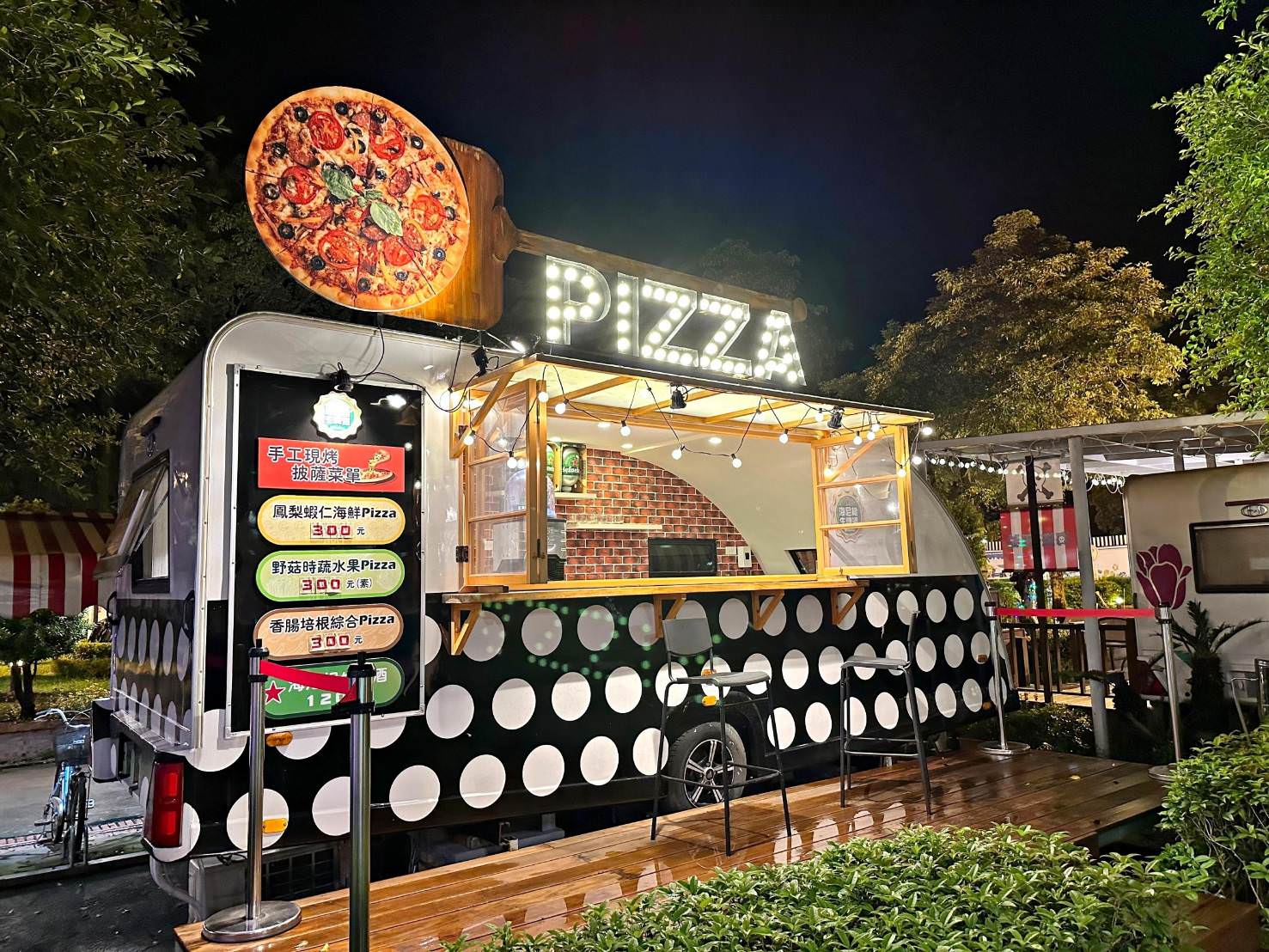 詩情花園渡假村露營車67Pizza露營車 1