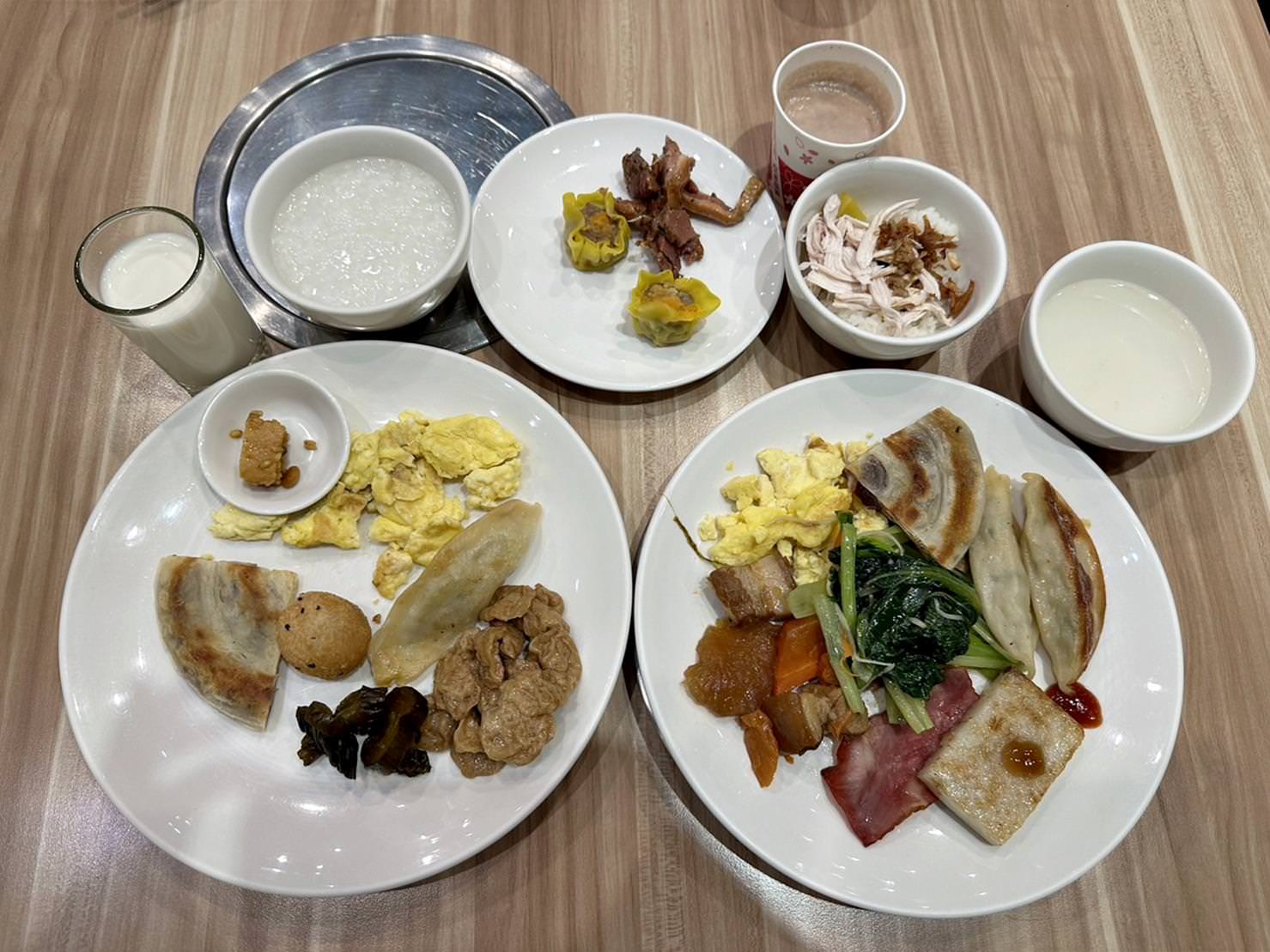 嘉義市泳池飯店住宿｜尊皇大飯店｜距離文化路觀光夜市10分鐘，設施設備一應俱全，附設自助早餐、精緻鍋物、露天泳池、景觀酒吧之尊皇大飯店入住心得分享！