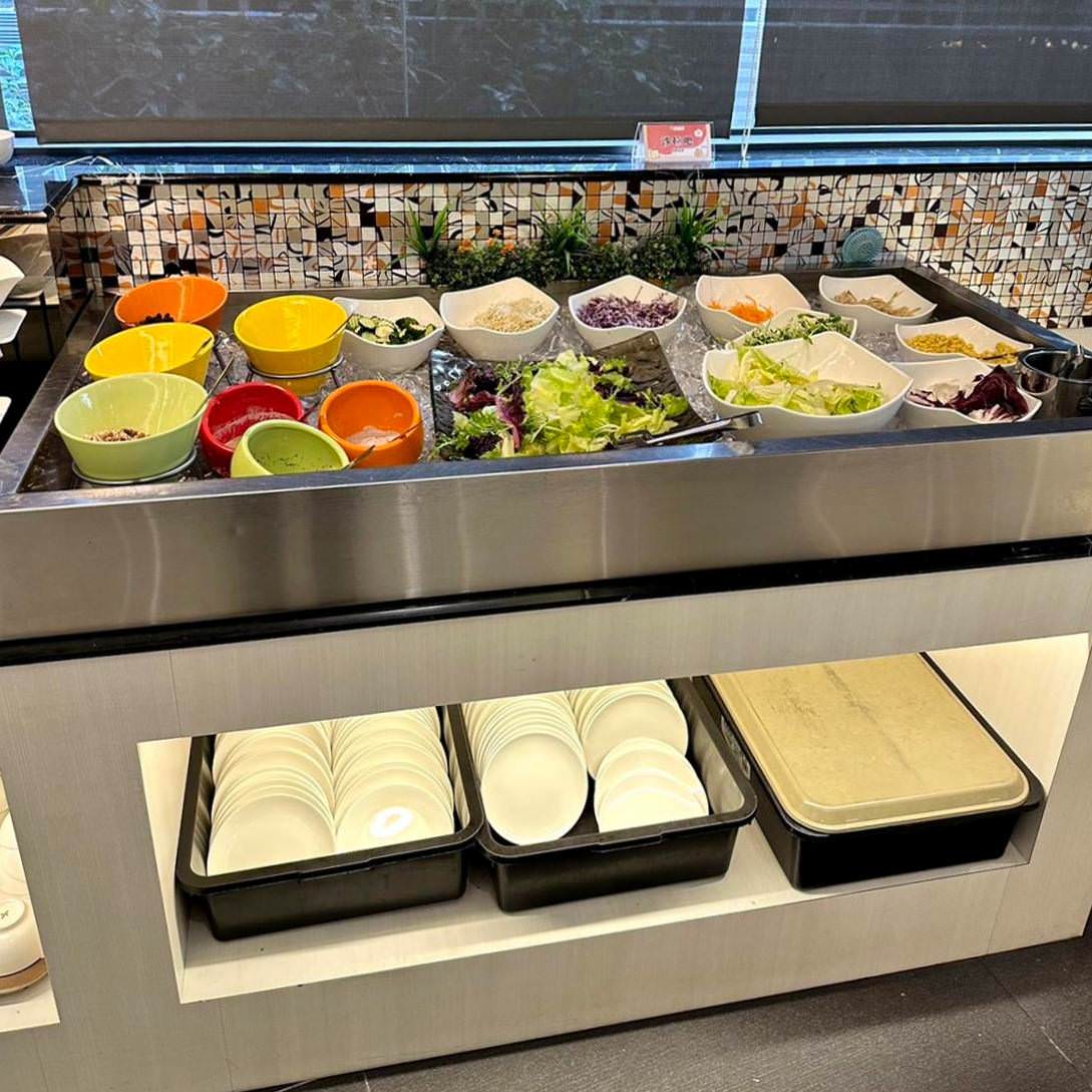 嘉義市泳池飯店住宿｜尊皇大飯店｜距離文化路觀光夜市10分鐘，設施設備一應俱全，附設自助早餐、精緻鍋物、露天泳池、景觀酒吧之尊皇大飯店入住心得分享！