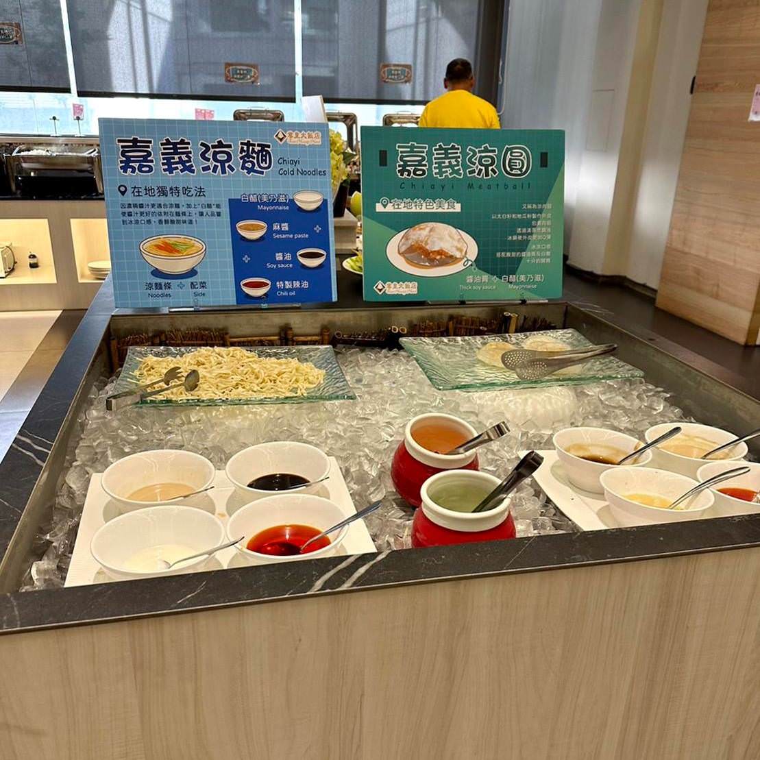 嘉義市泳池飯店住宿｜尊皇大飯店｜距離文化路觀光夜市10分鐘，設施設備一應俱全，附設自助早餐、精緻鍋物、露天泳池、景觀酒吧之尊皇大飯店入住心得分享！