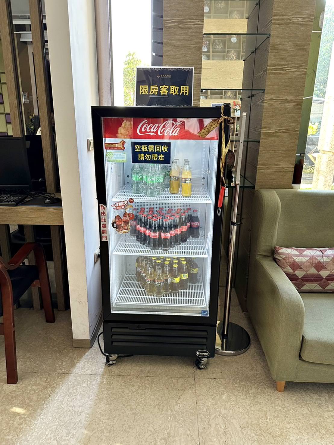 嘉義市泳池飯店住宿｜尊皇大飯店｜距離文化路觀光夜市10分鐘，設施設備一應俱全，附設自助早餐、精緻鍋物、露天泳池、景觀酒吧之尊皇大飯店入住心得分享！