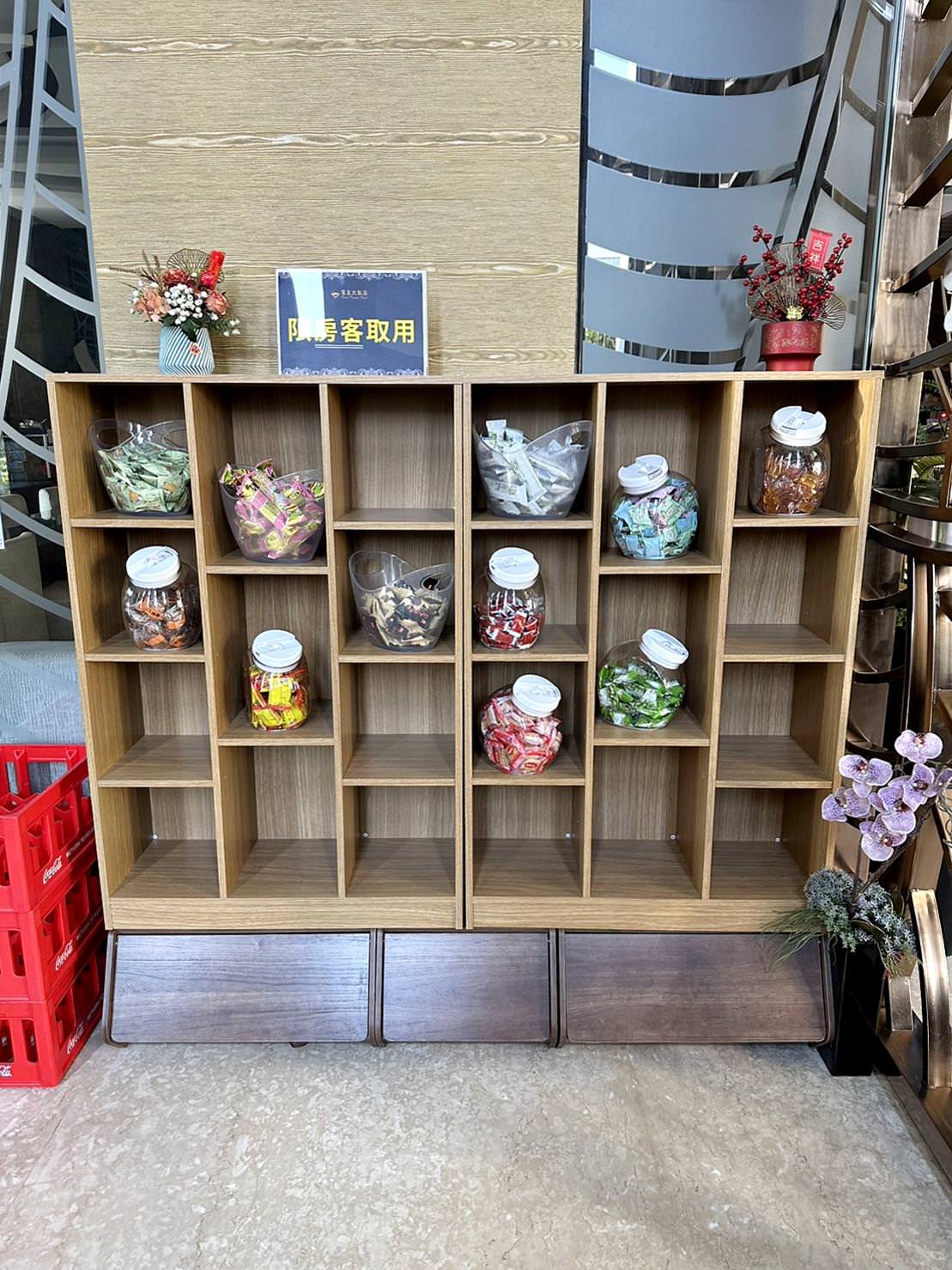 嘉義市泳池飯店住宿｜尊皇大飯店｜距離文化路觀光夜市10分鐘，設施設備一應俱全，附設自助早餐、精緻鍋物、露天泳池、景觀酒吧之尊皇大飯店入住心得分享！