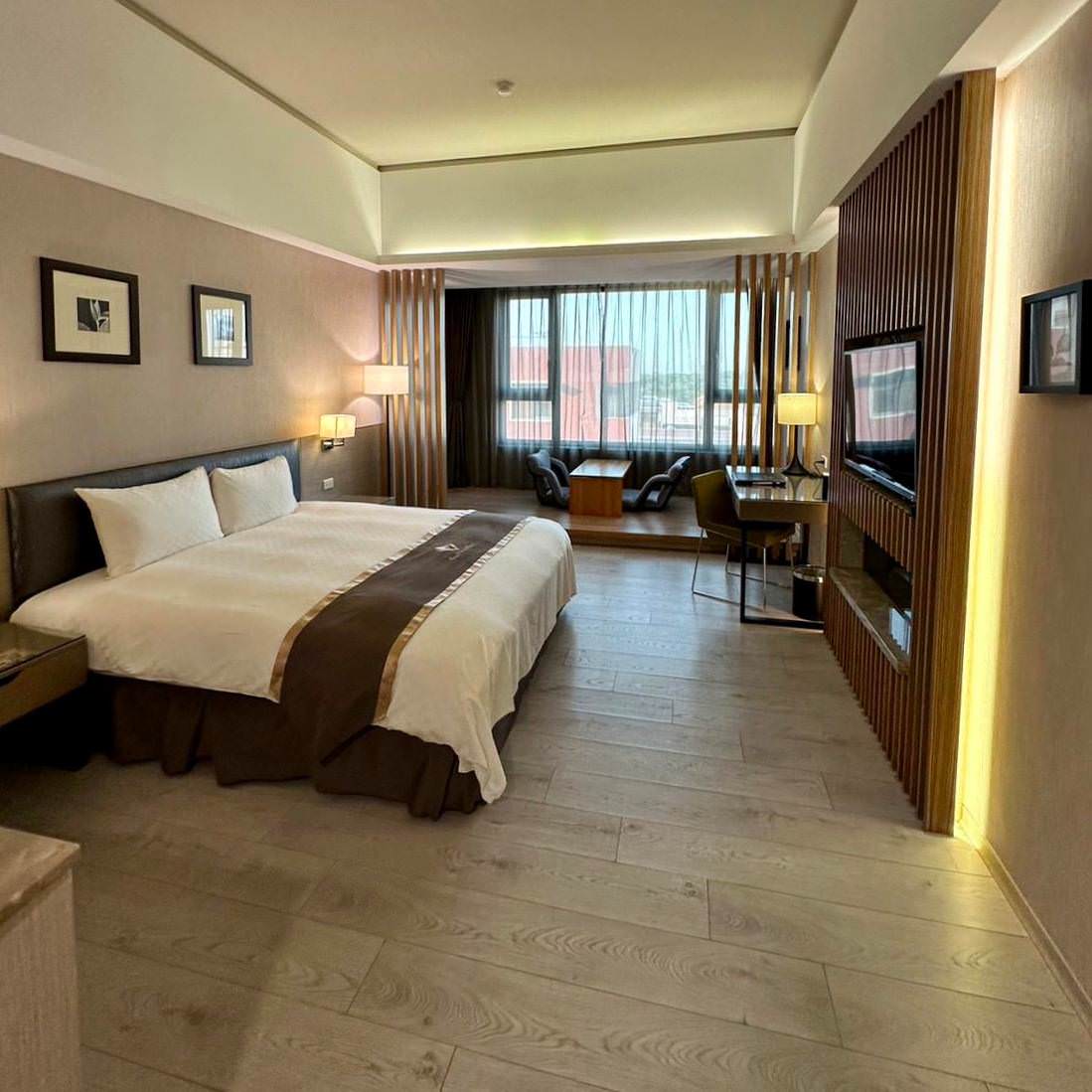 嘉義市泳池飯店住宿｜尊皇大飯店｜距離文化路觀光夜市10分鐘，設施設備一應俱全，附設自助早餐、精緻鍋物、露天泳池、景觀酒吧之尊皇大飯店入住心得分享！