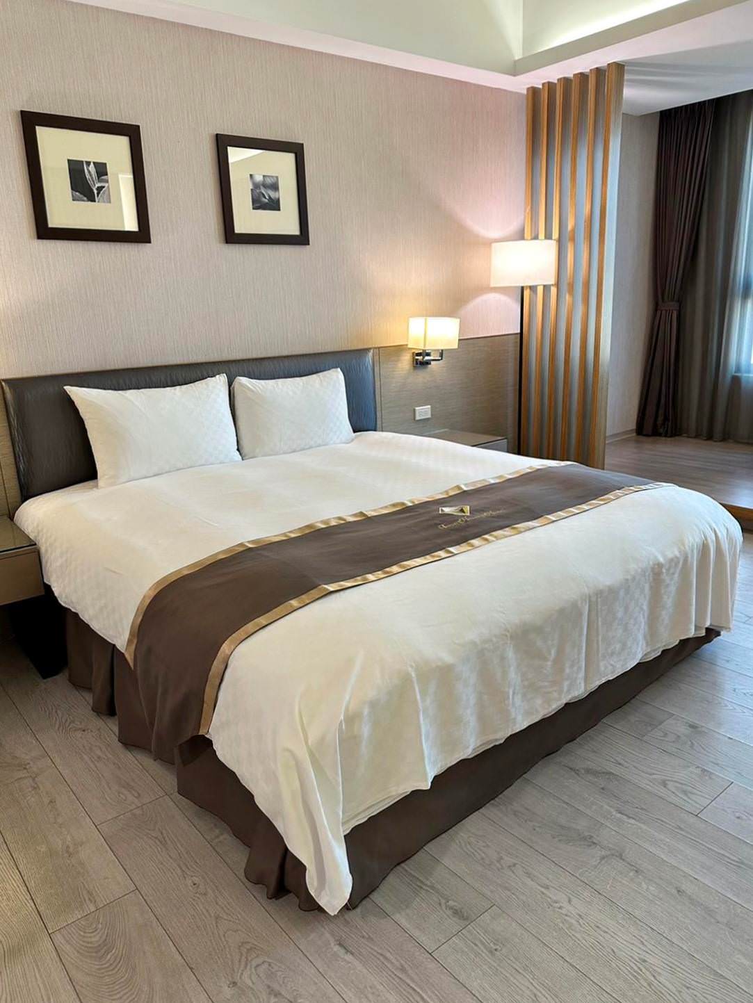 嘉義市泳池飯店住宿｜尊皇大飯店｜距離文化路觀光夜市10分鐘，設施設備一應俱全，附設自助早餐、精緻鍋物、露天泳池、景觀酒吧之尊皇大飯店入住心得分享！