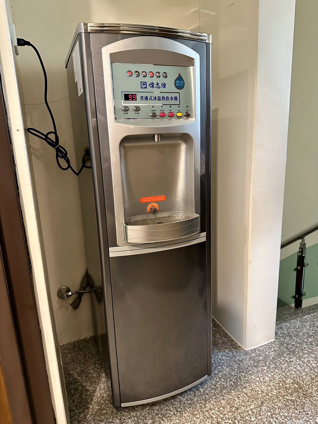 嘉義市泳池飯店住宿｜尊皇大飯店｜距離文化路觀光夜市10分鐘，設施設備一應俱全，附設自助早餐、精緻鍋物、露天泳池、景觀酒吧之尊皇大飯店入住心得分享！