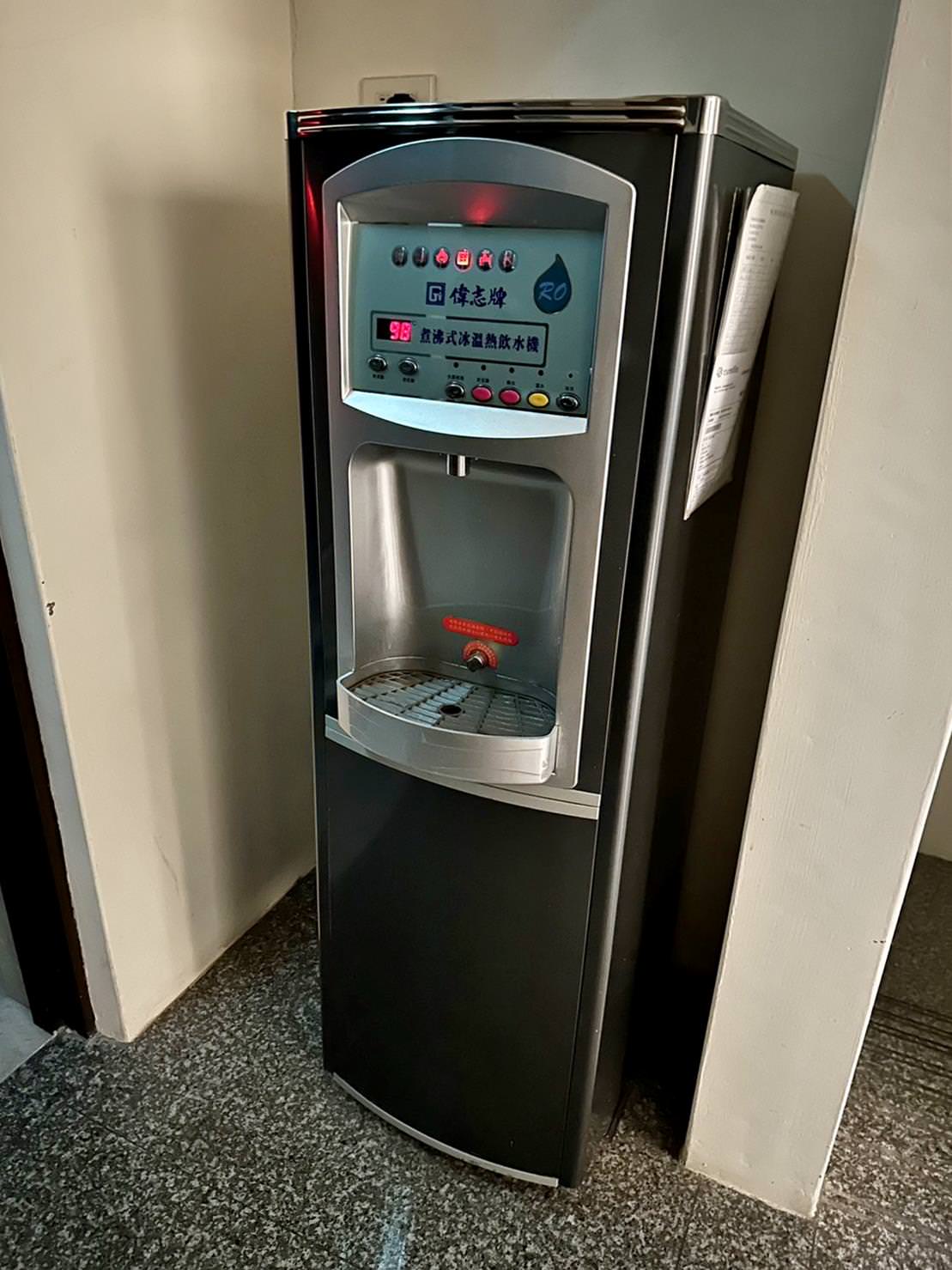 嘉義市泳池飯店住宿｜尊皇大飯店｜距離文化路觀光夜市10分鐘，設施設備一應俱全，附設自助早餐、精緻鍋物、露天泳池、景觀酒吧之尊皇大飯店入住心得分享！