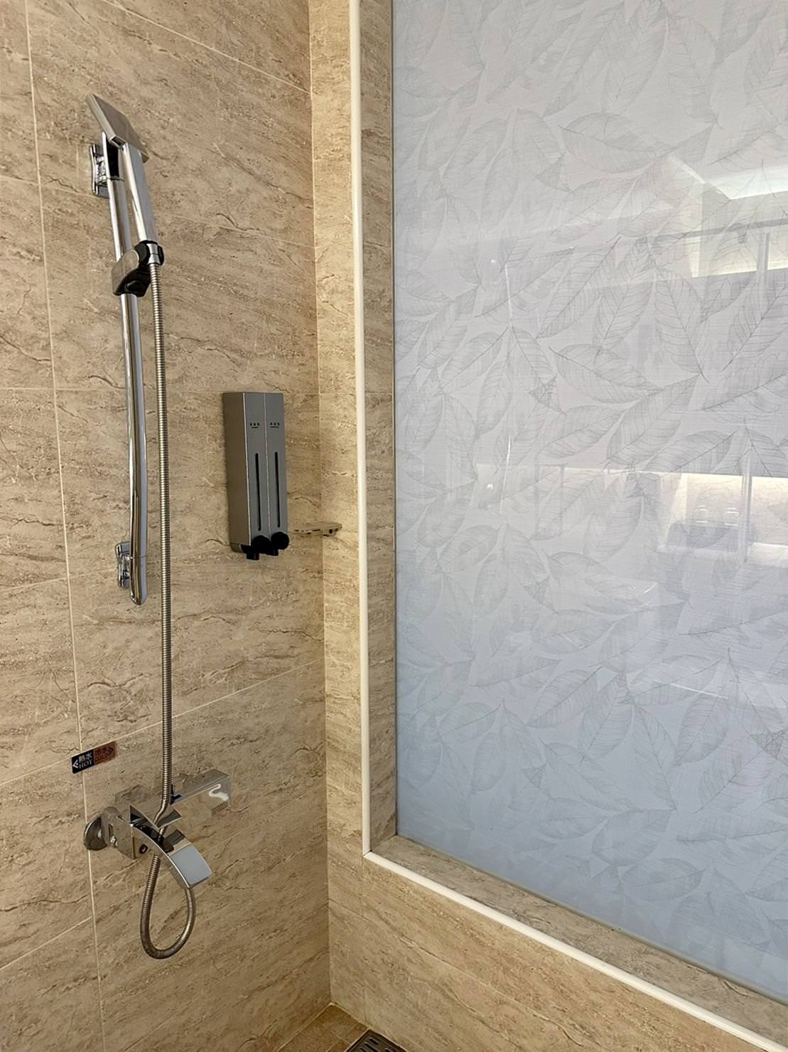 嘉義市泳池飯店住宿｜尊皇大飯店｜距離文化路觀光夜市10分鐘，設施設備一應俱全，附設自助早餐、精緻鍋物、露天泳池、景觀酒吧之尊皇大飯店入住心得分享！