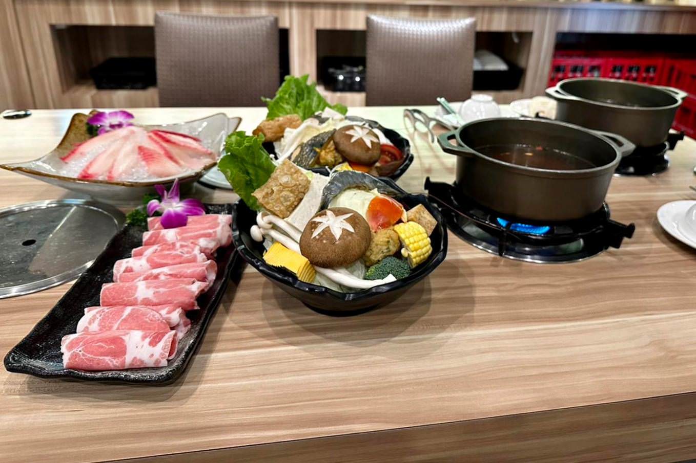 嘉義市泳池飯店住宿｜尊皇大飯店｜距離文化路觀光夜市10分鐘，設施設備一應俱全，附設自助早餐、精緻鍋物、露天泳池、景觀酒吧之尊皇大飯店入住心得分享！